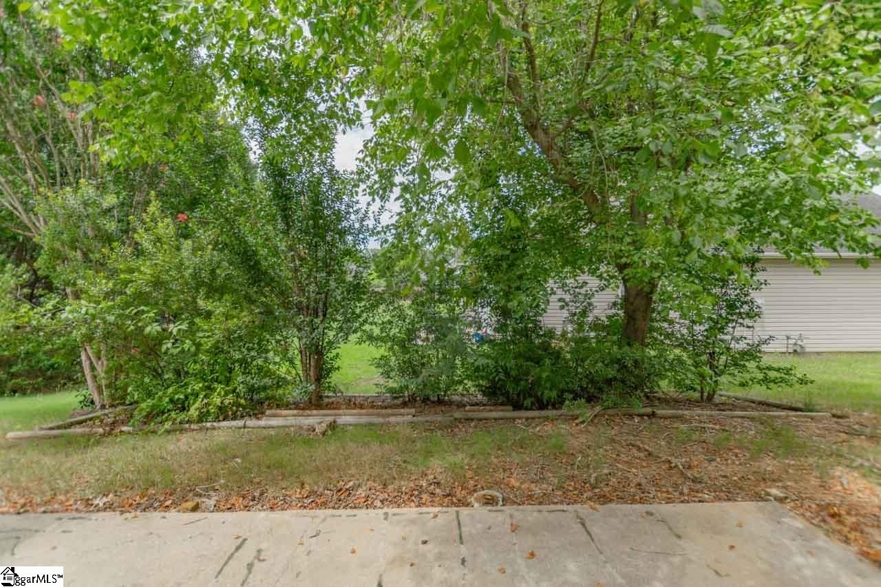 131 Lauren Wood Circle Taylors, SC 29687