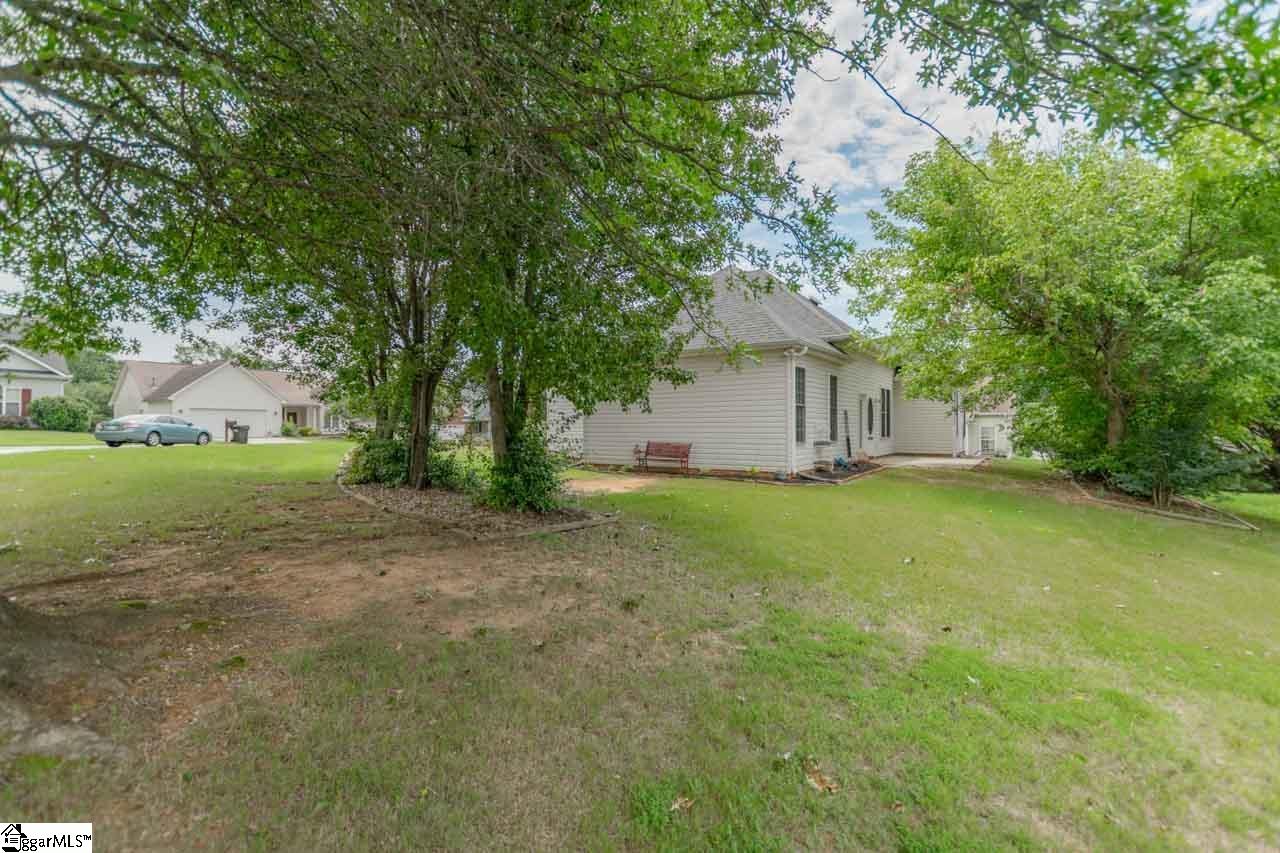 131 Lauren Wood Circle Taylors, SC 29687