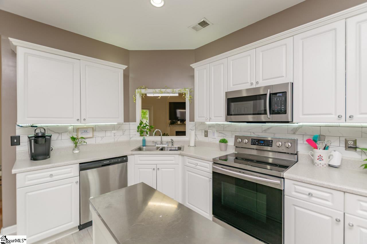 131 Lauren Wood Circle Taylors, SC 29687