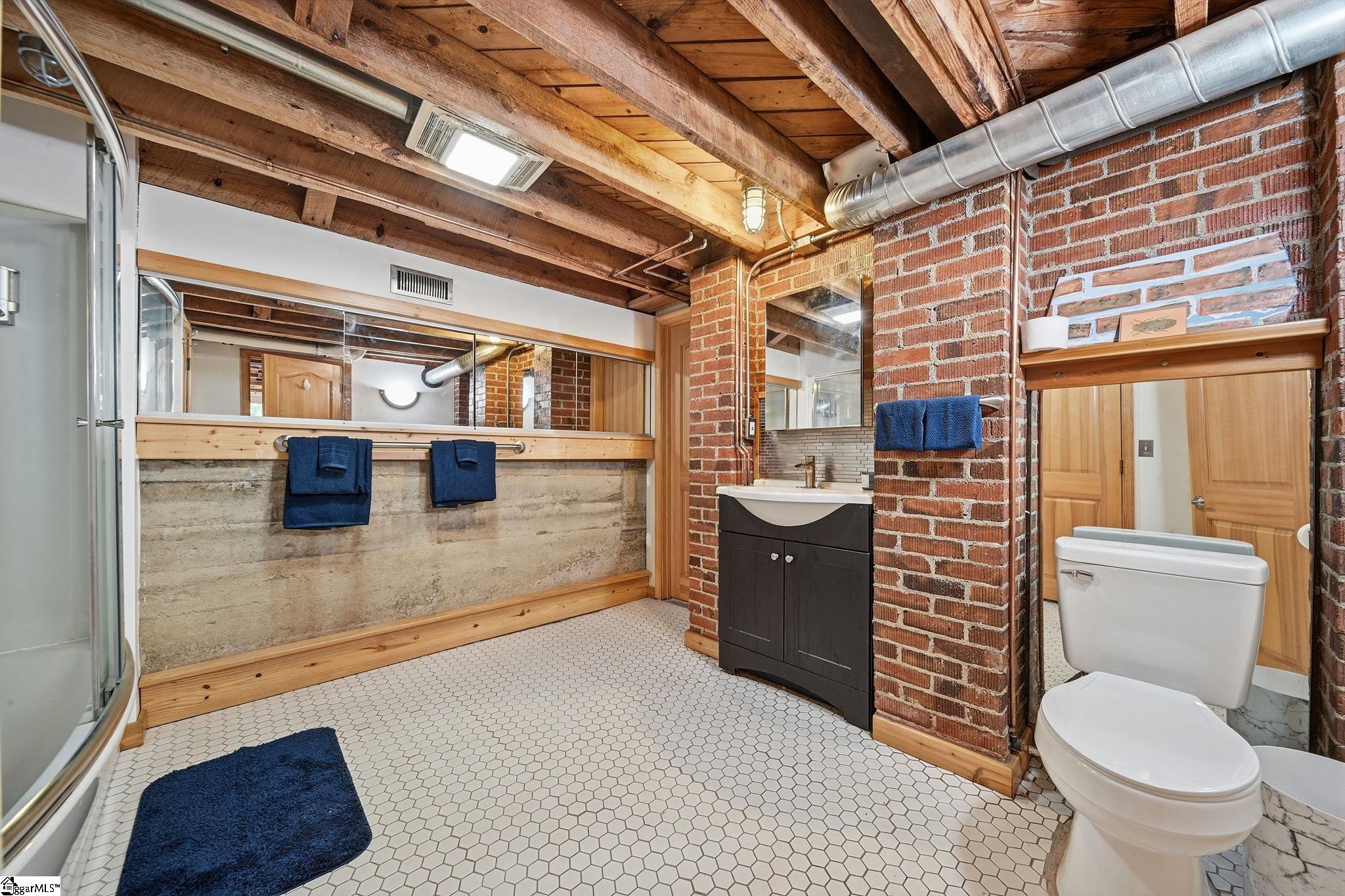 108 Hawthorne Lane Greenville, SC 29605