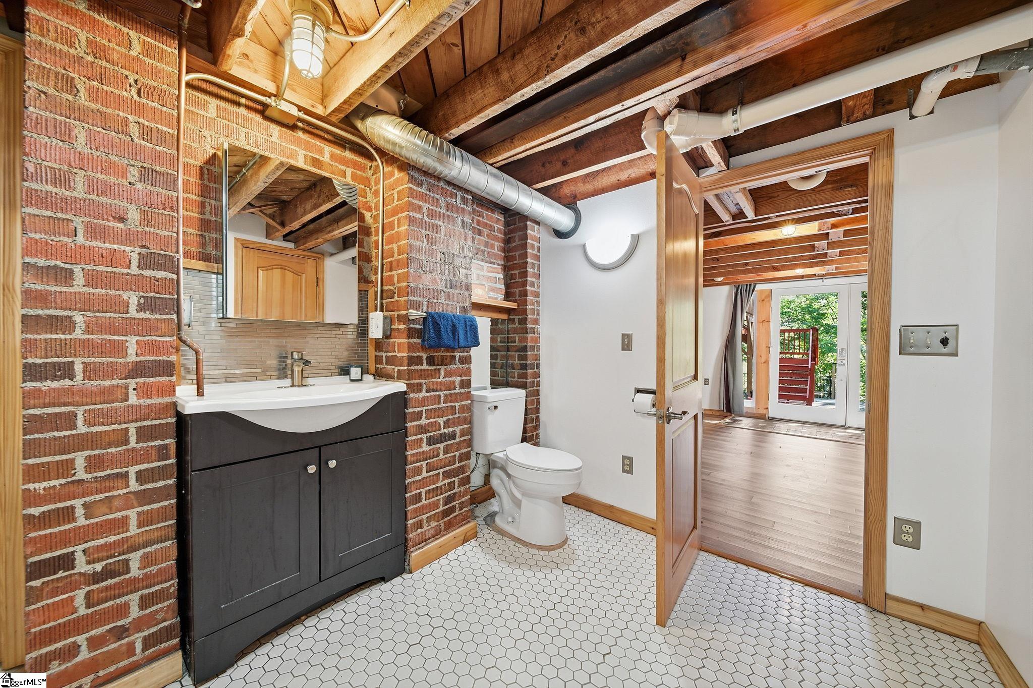 108 Hawthorne Lane Greenville, SC 29605