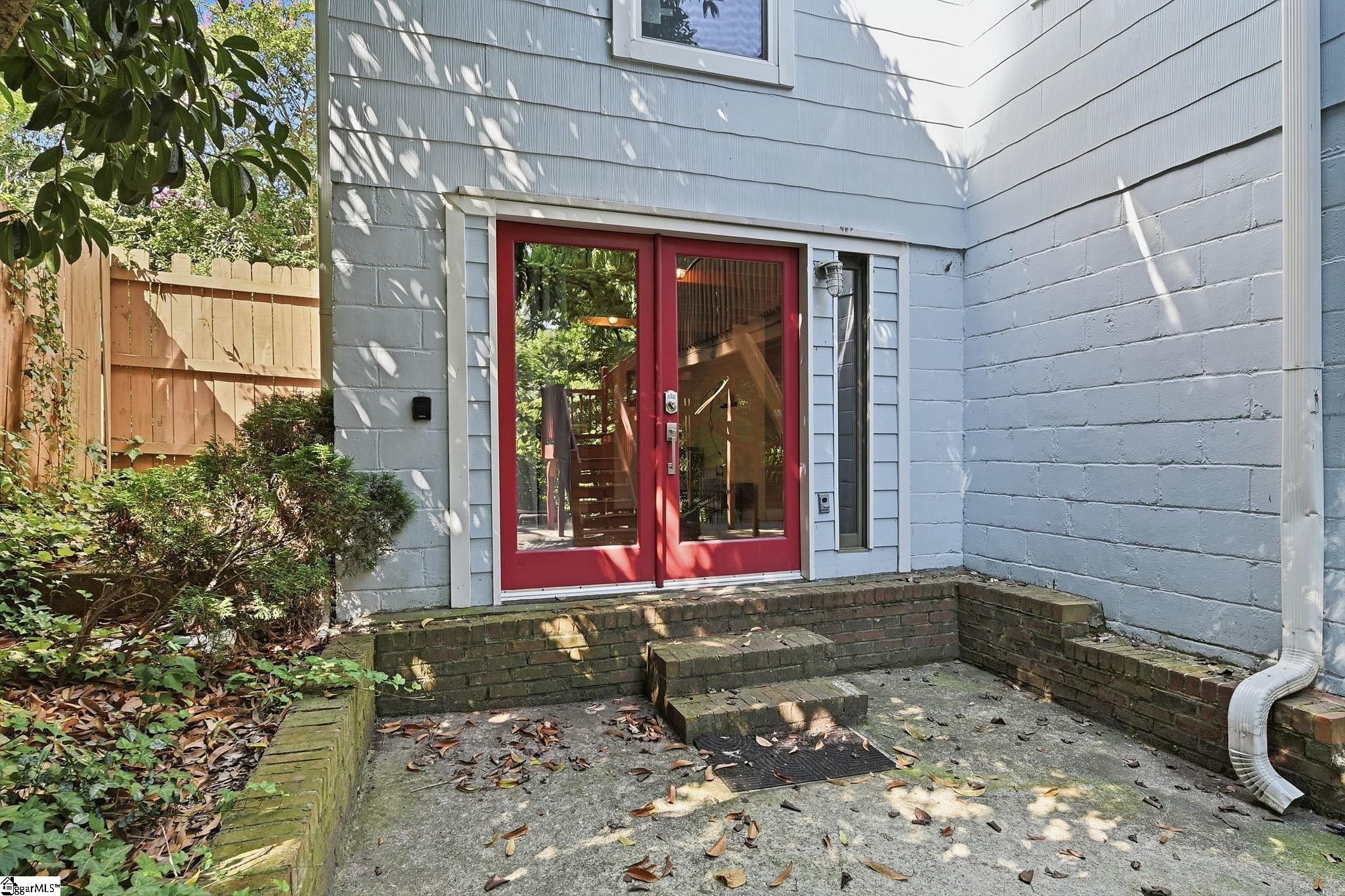 108 Hawthorne Lane Greenville, SC 29605