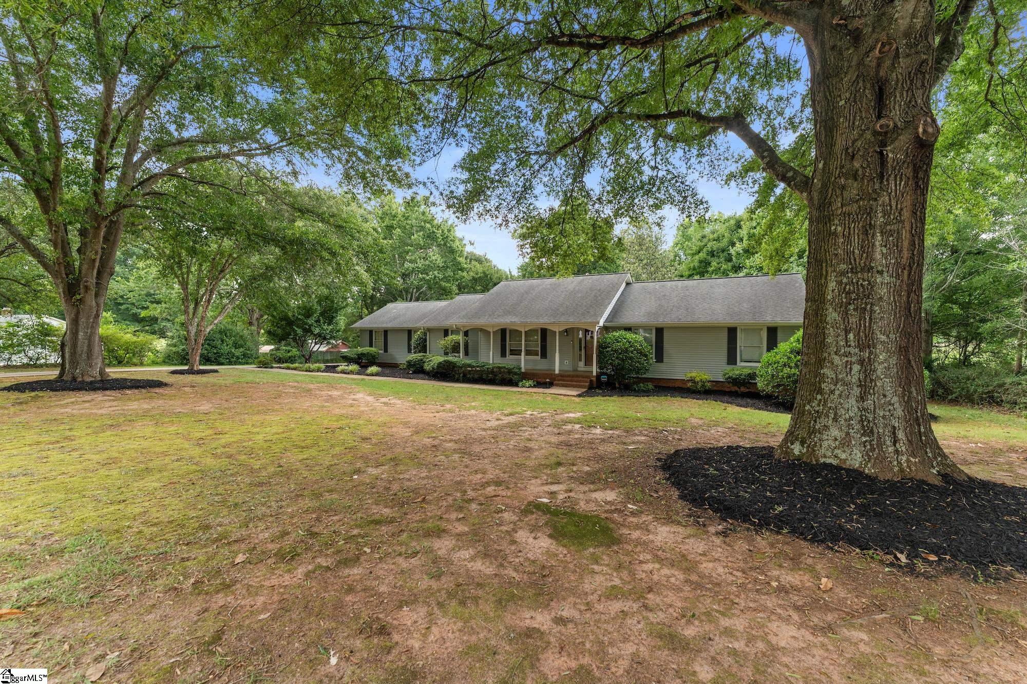1014 E Queen Street Pendelton, SC 29670