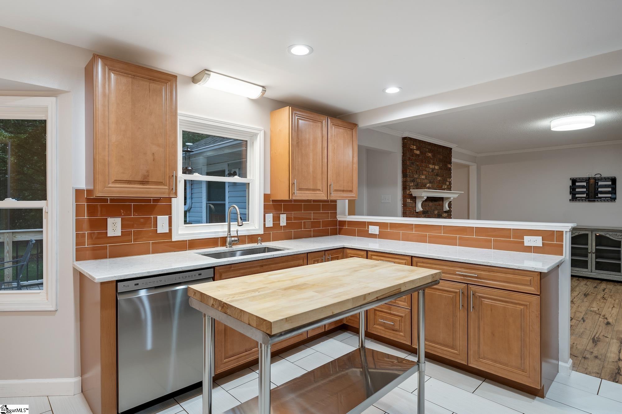 1014 E Queen Street Pendelton, SC 29670