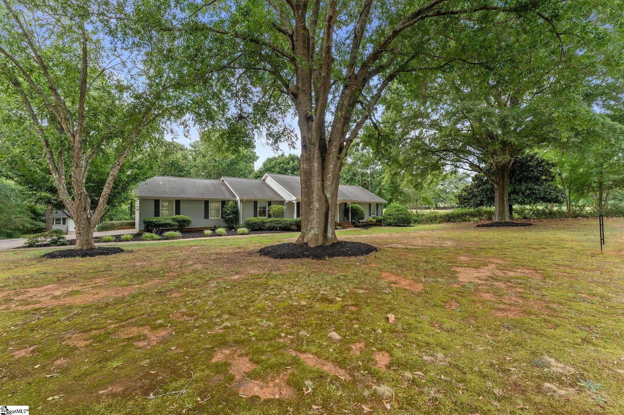 1014 E Queen Street Pendelton, SC 29670