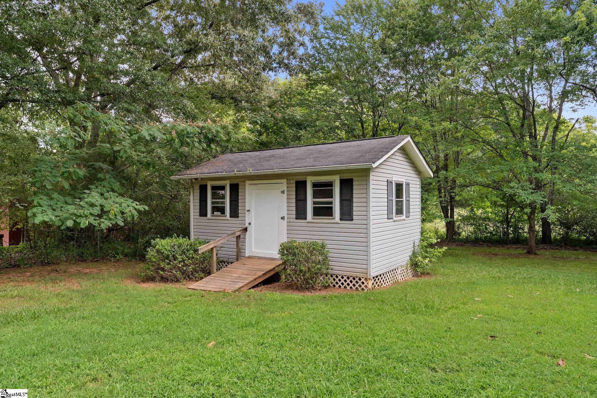 1014 E Queen Street Pendelton, SC 29670