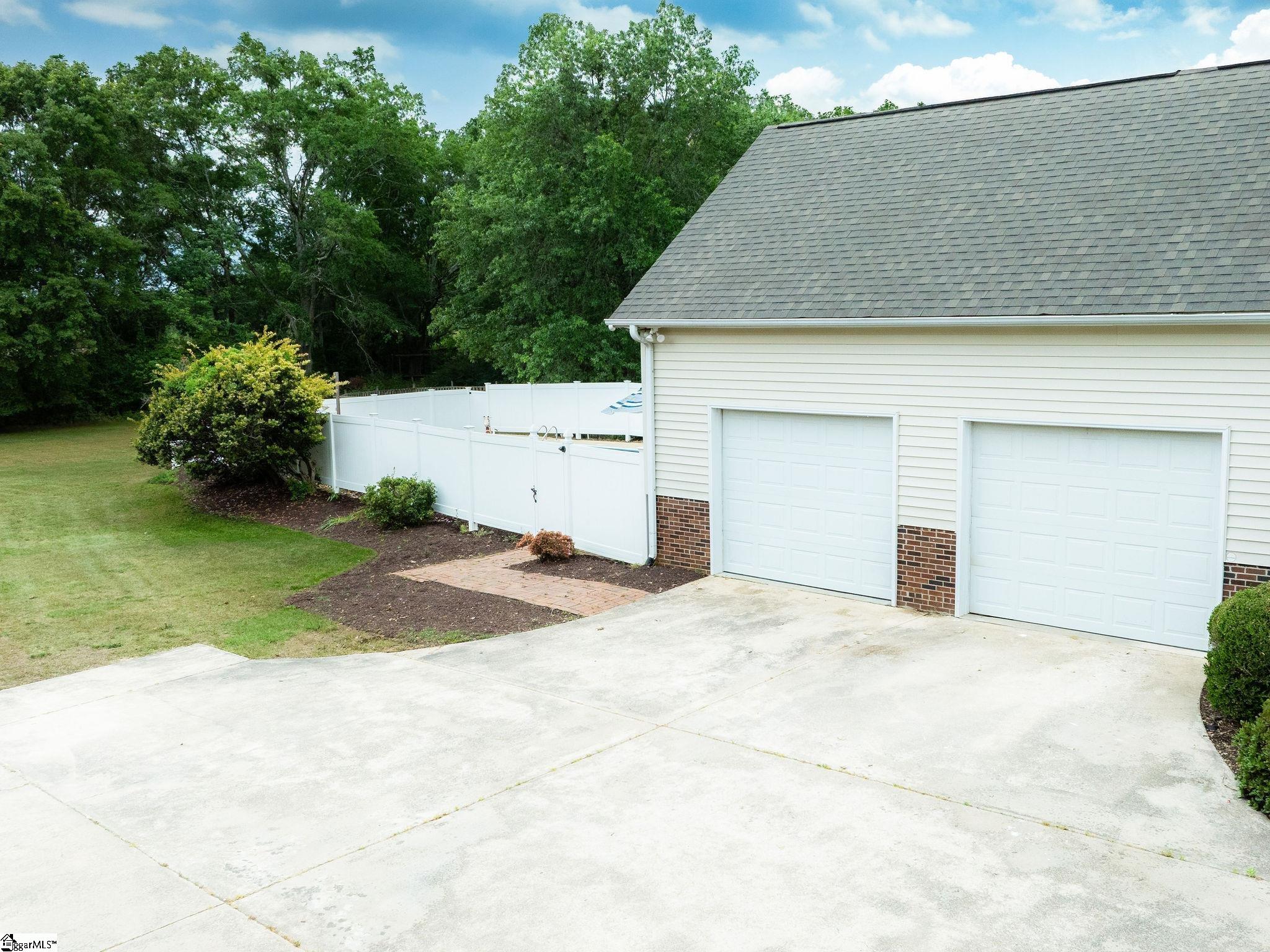 106 Knoll Creek Drive Simpsonville, SC 29680