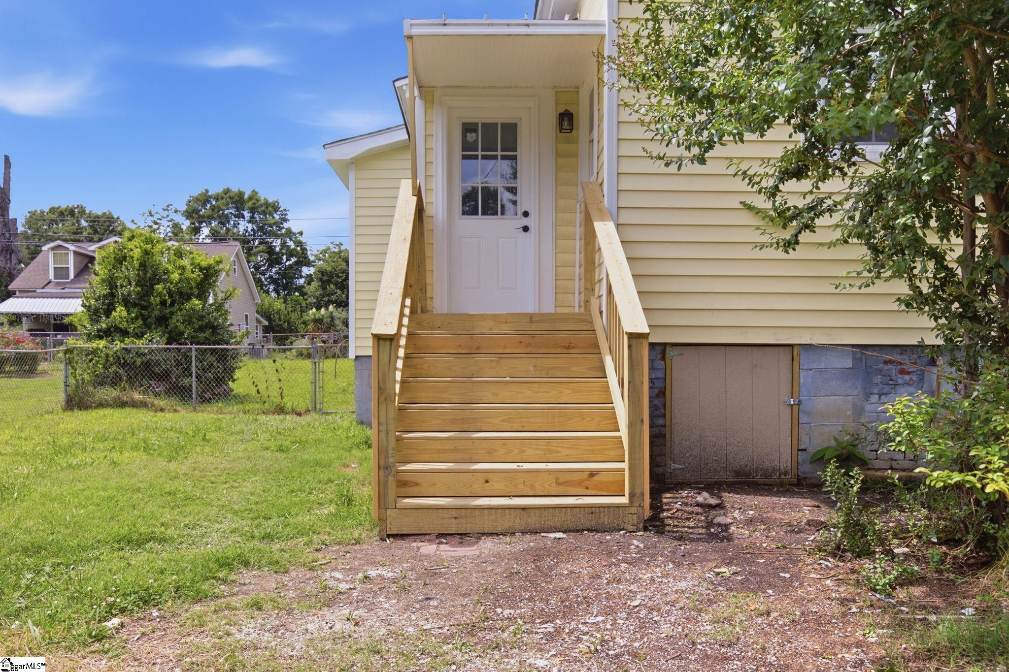 2 Wallace Street Laurens, SC 29360