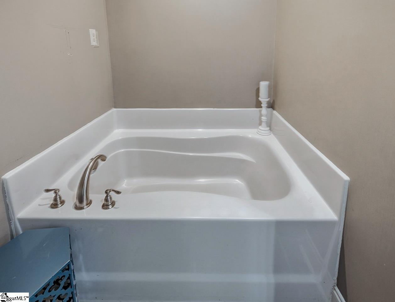 430 Sparkling Waters Lane Chesnee, SC 29323