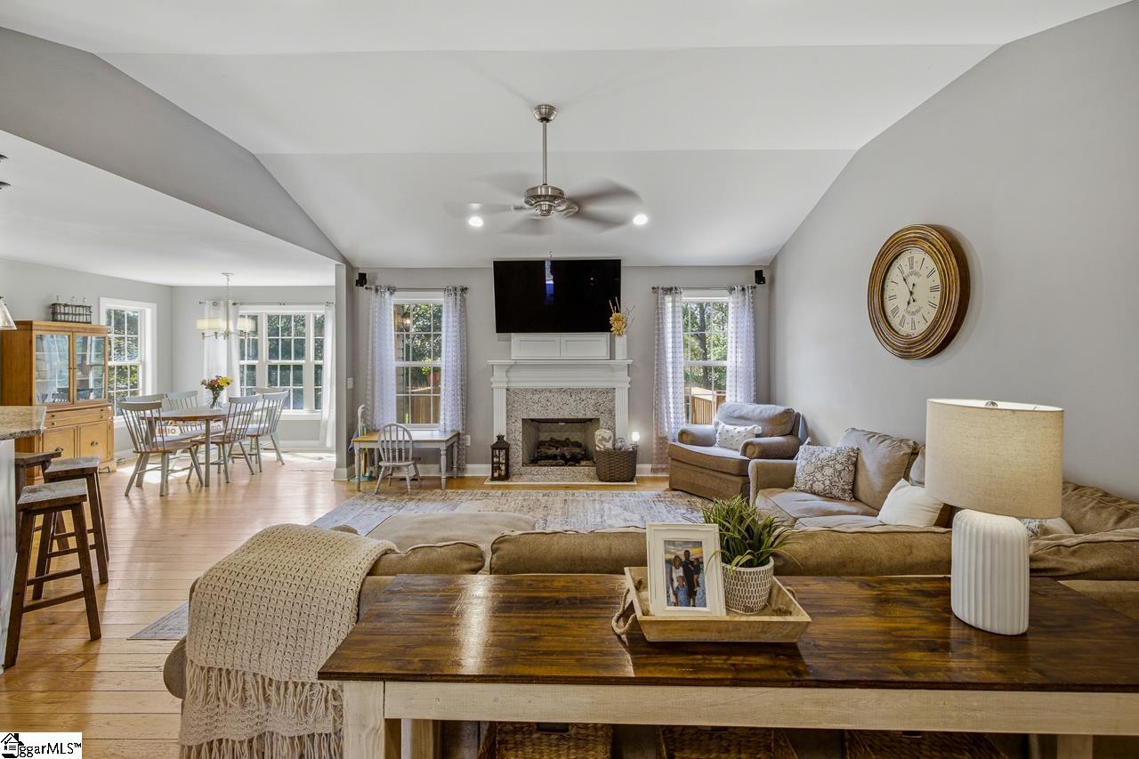 430 Sparkling Waters Lane Chesnee, SC 29323