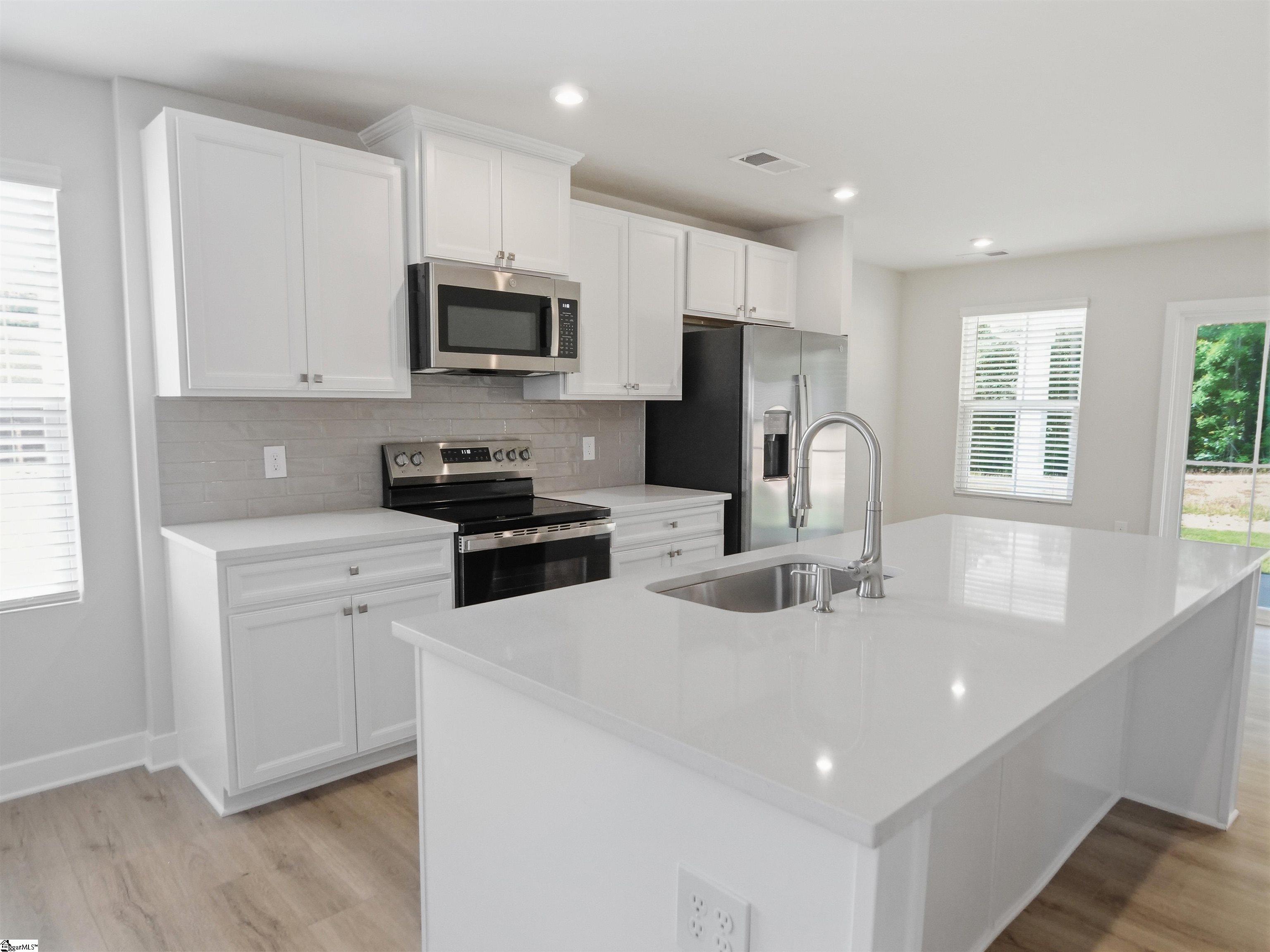 136 Villanova Drive Gray Court, SC 29645