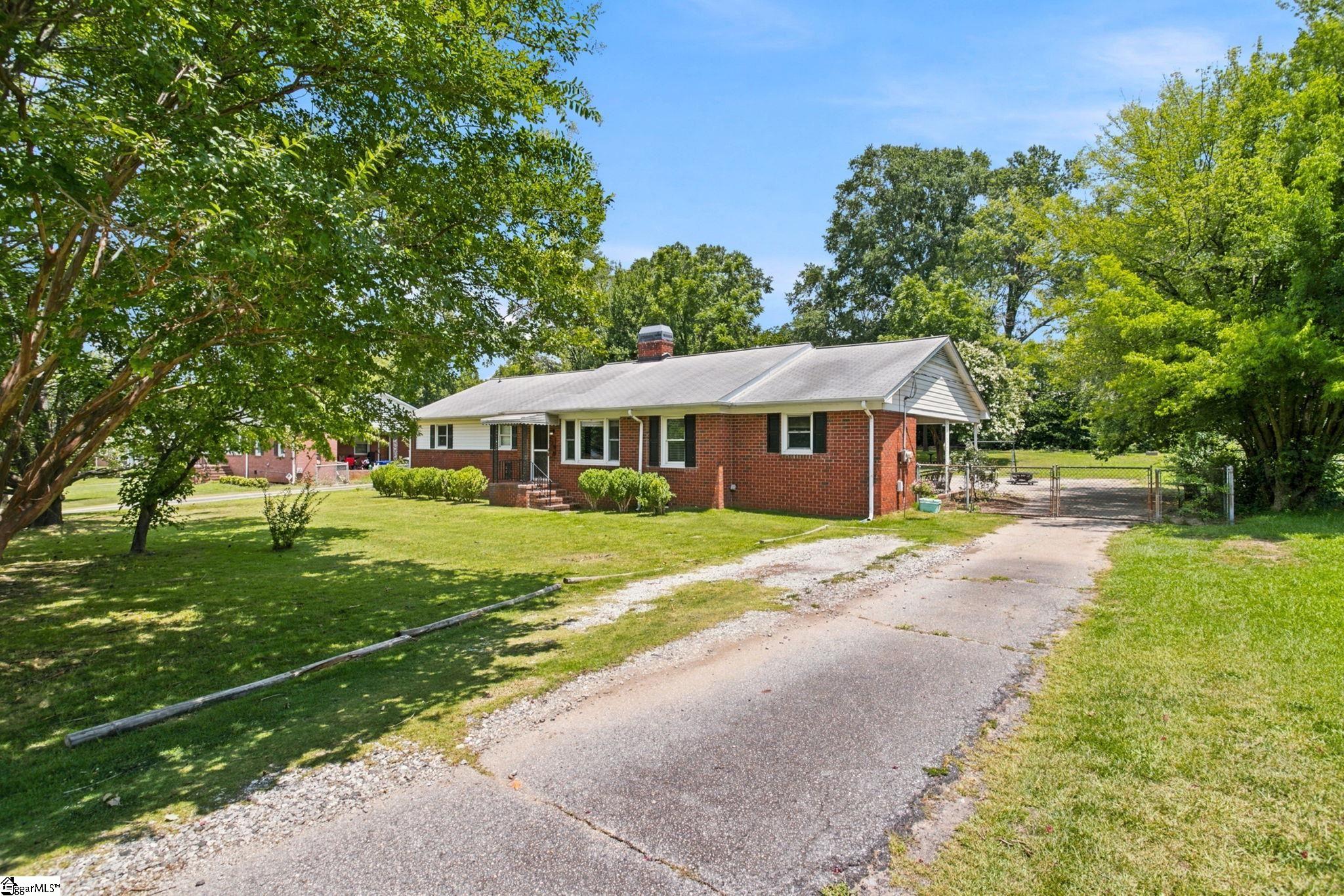 229 Mohawk Drive Spartanburg, SC 29301