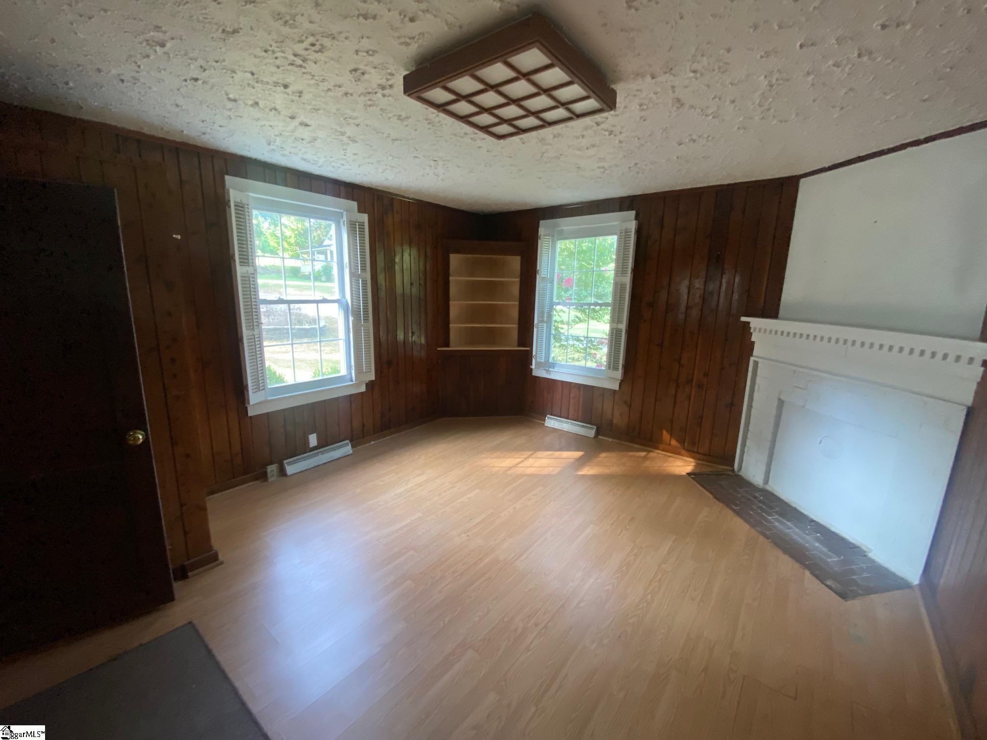 111 Maplebrook Street Laurens, SC 29360
