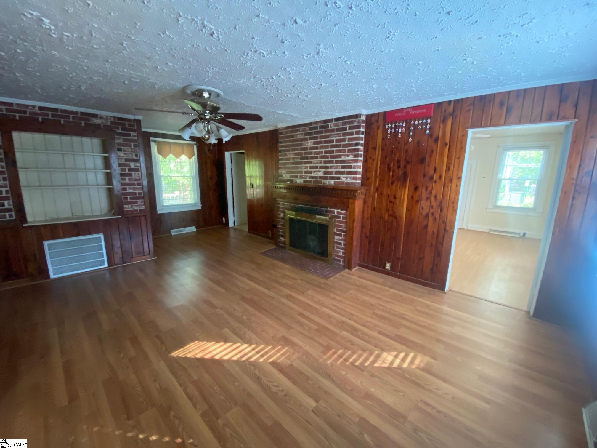 111 Maplebrook Street Laurens, SC 29360