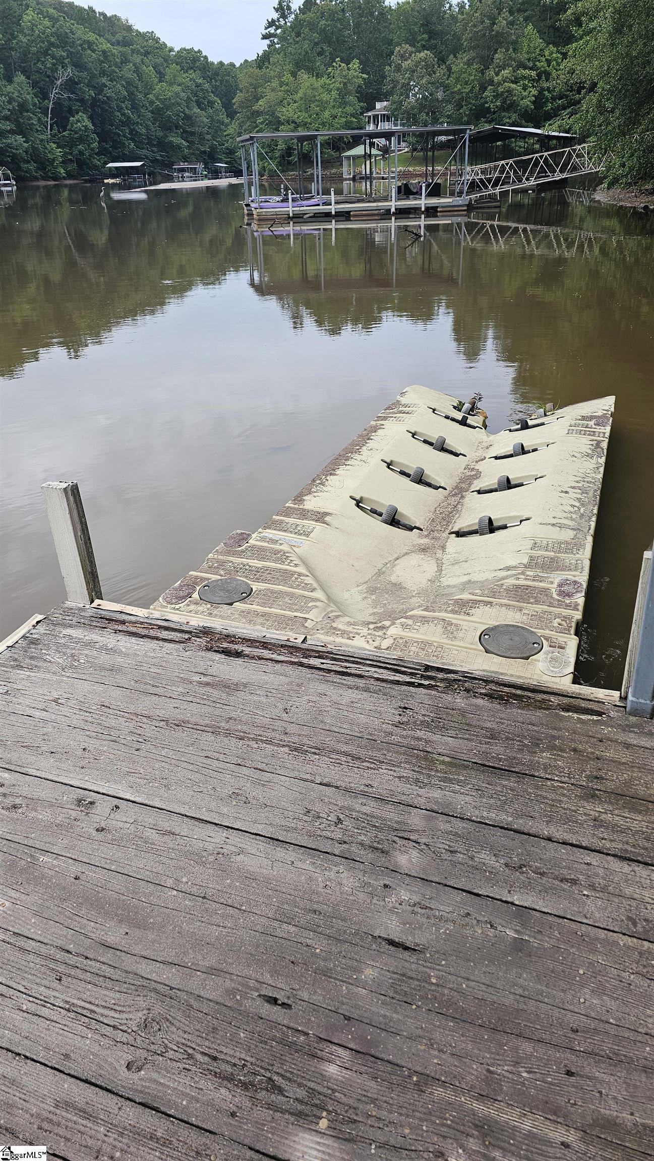 147 W Waters Edge Lane West Union, SC 29696