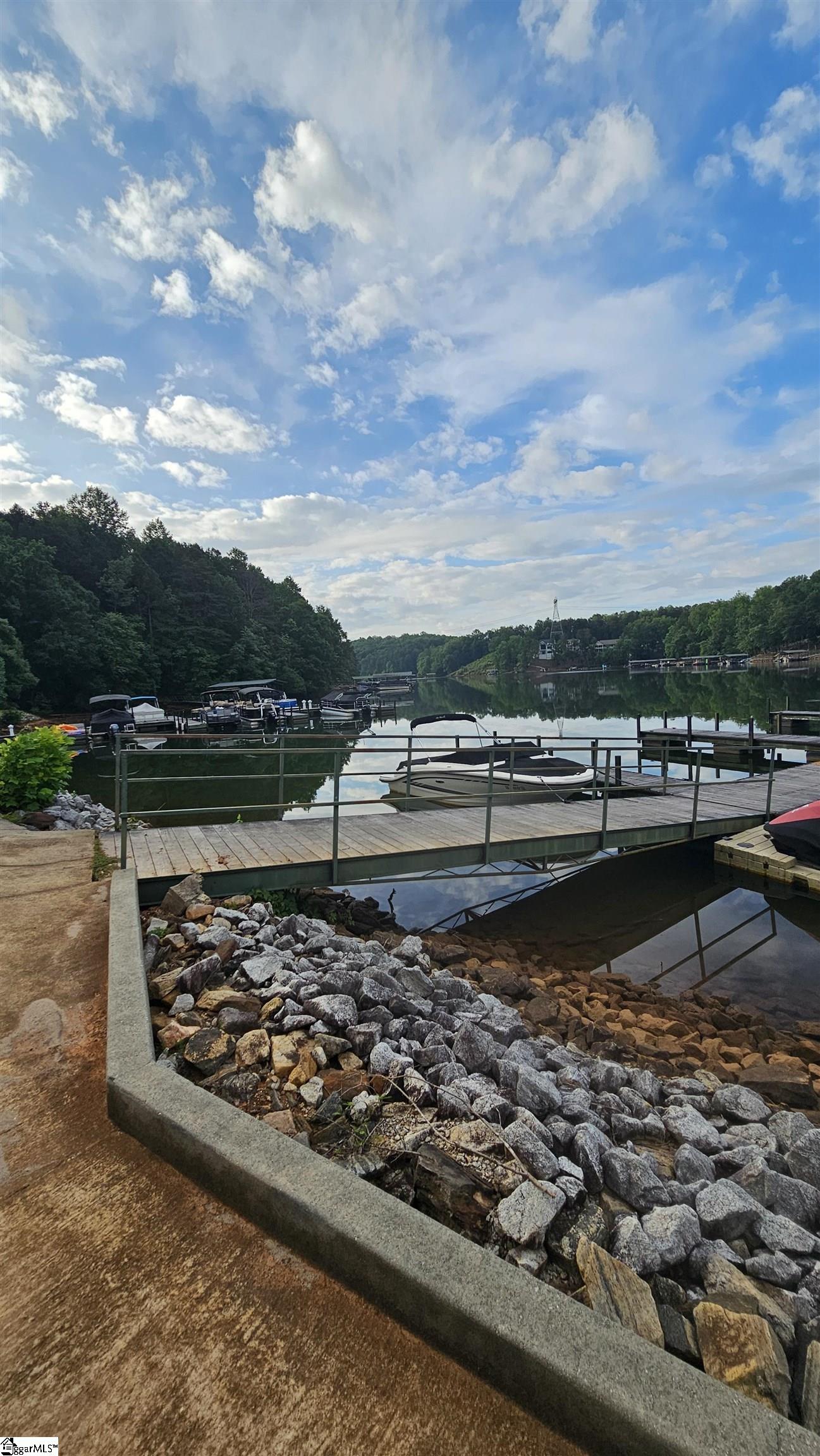 147 W Waters Edge Lane West Union, SC 29696
