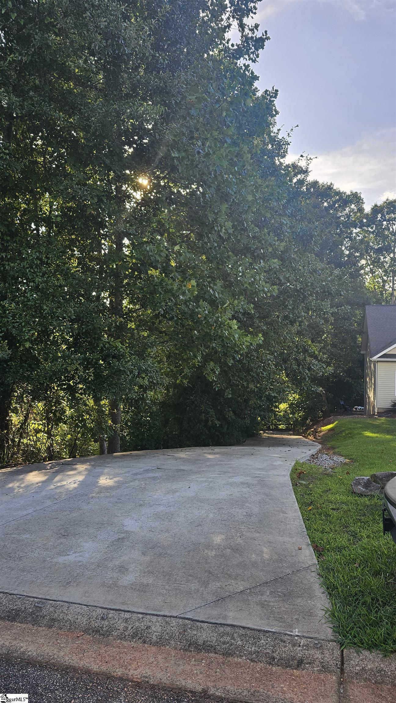 147 W Waters Edge Lane West Union, SC 29696