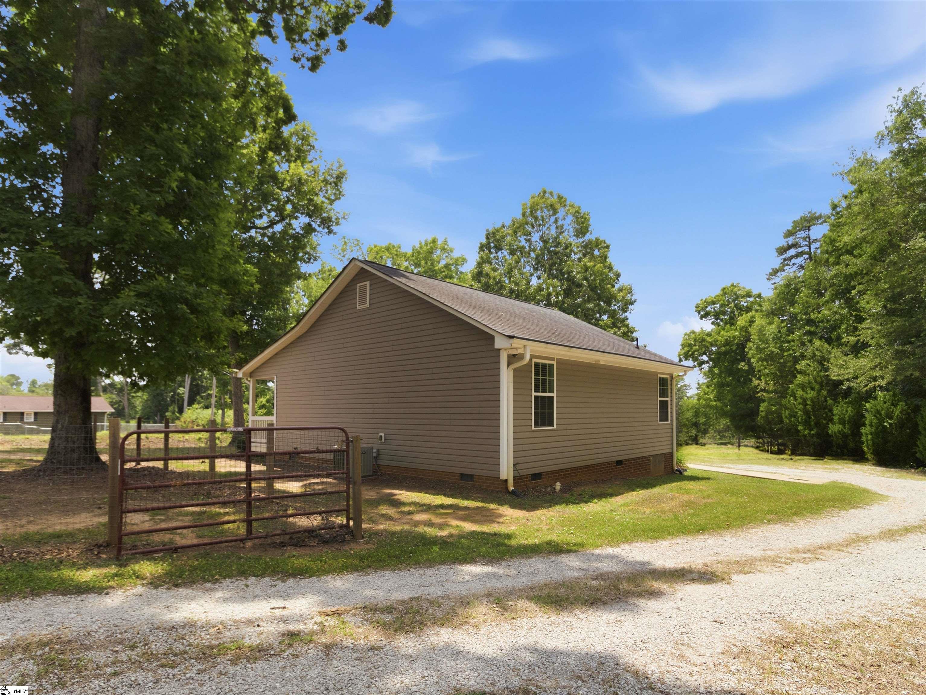 4141 Cross Anchor Road Enoree, SC 29335