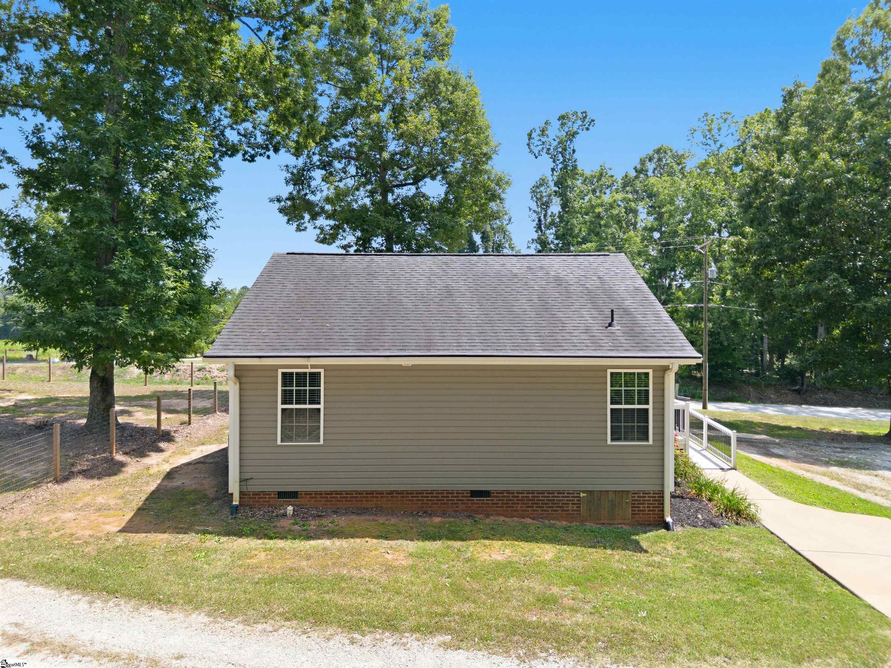 4141 Cross Anchor Road Enoree, SC 29335