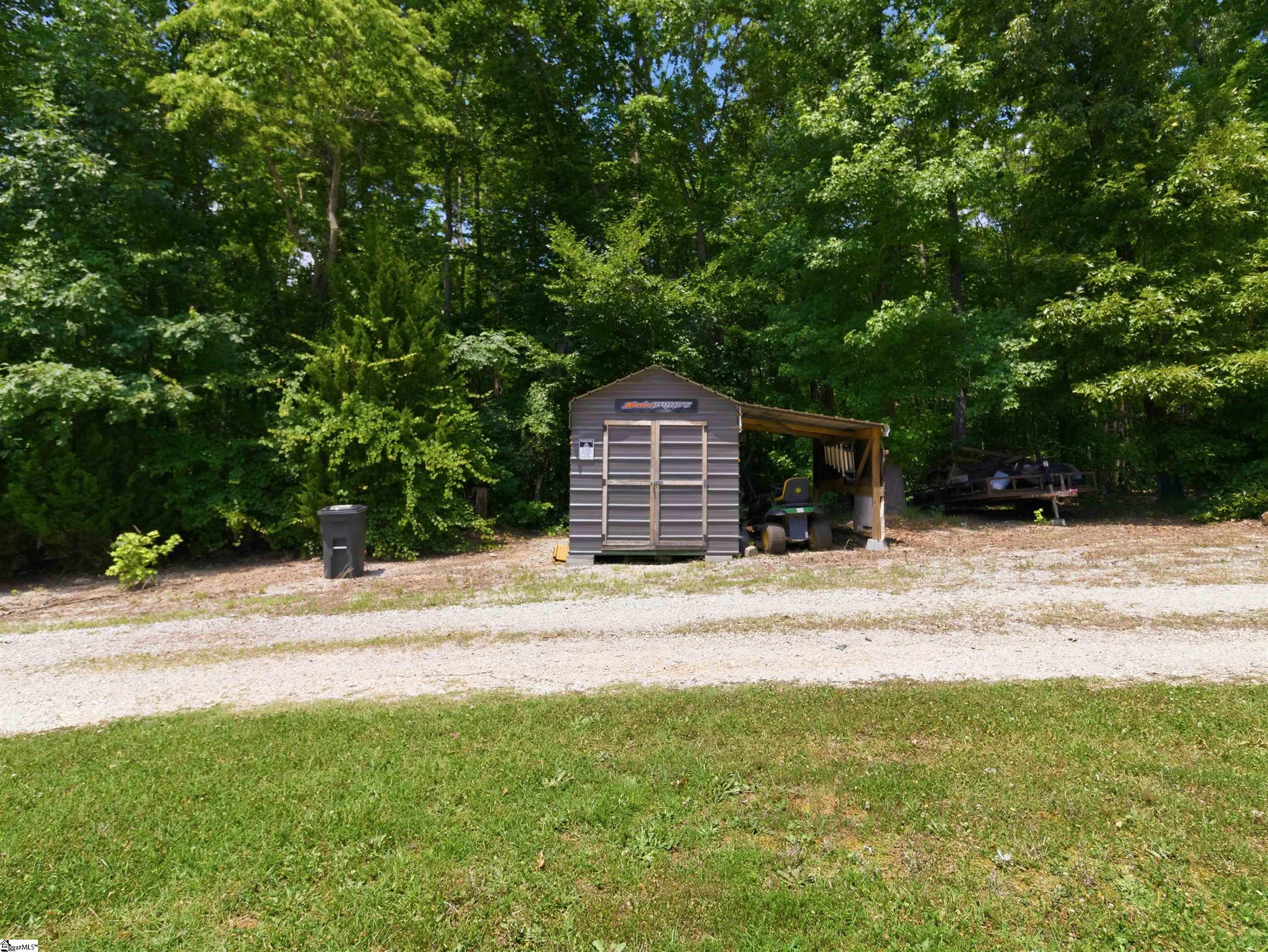 4141 Cross Anchor Road Enoree, SC 29335
