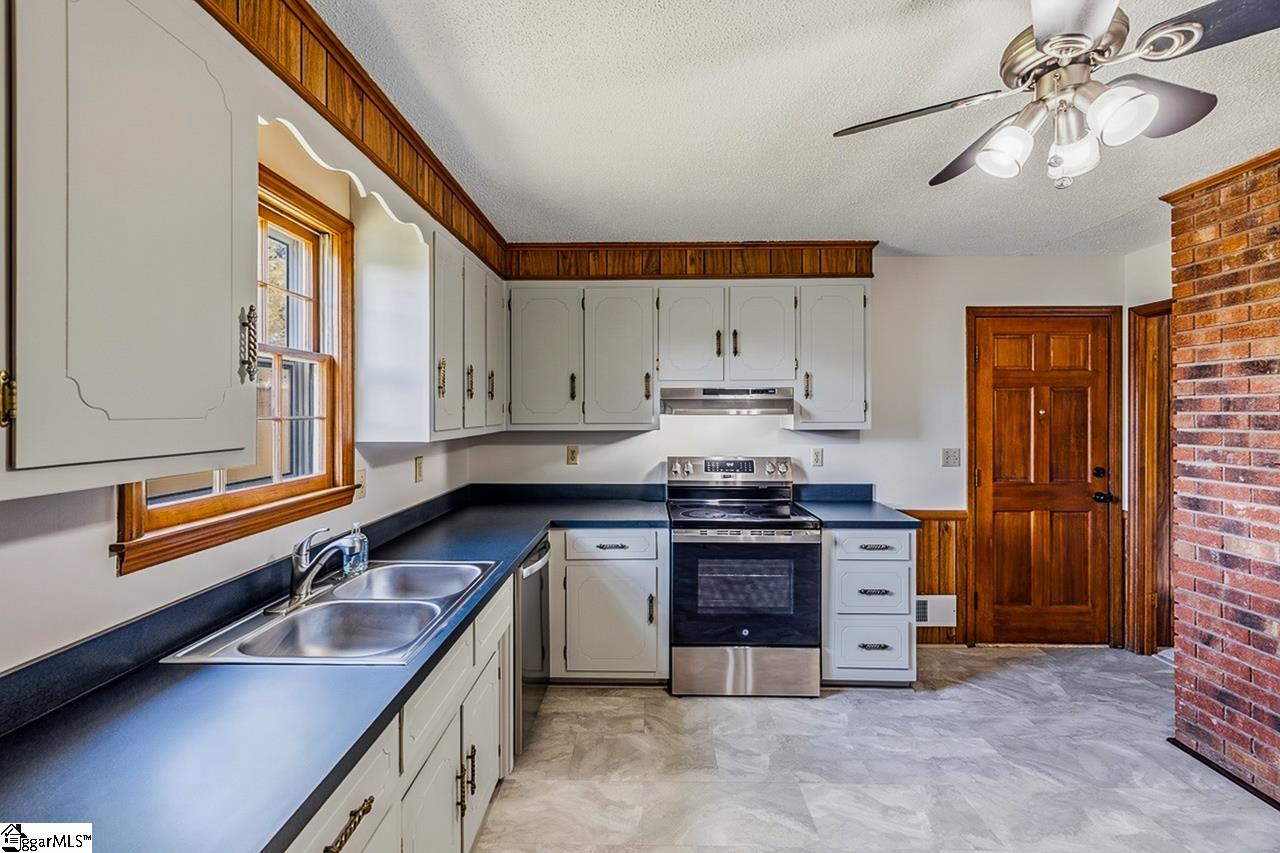 1326 Mount Zion Road Spartanburg, SC 29303