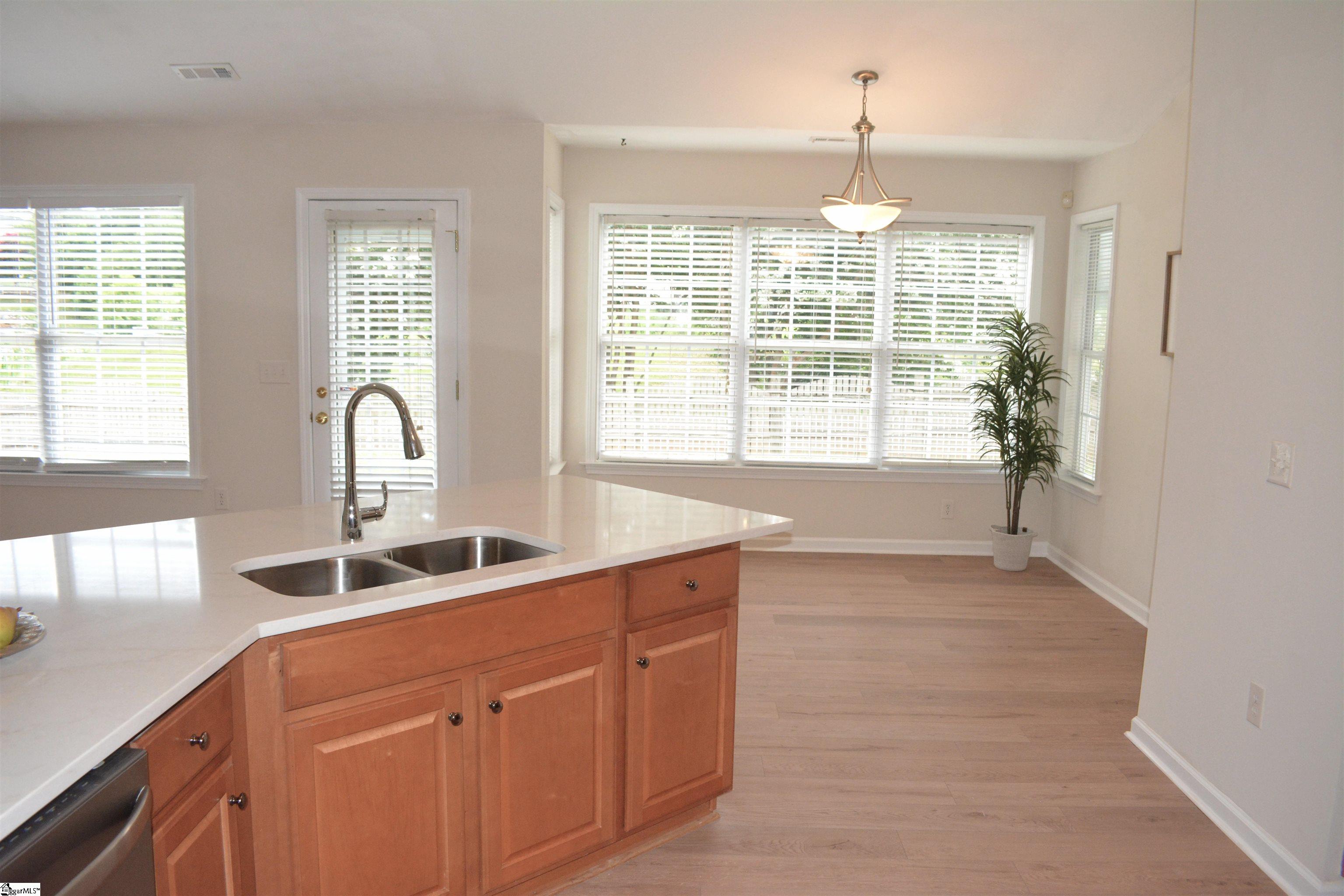 207 Grimes Drive Simpsonville, SC 29681