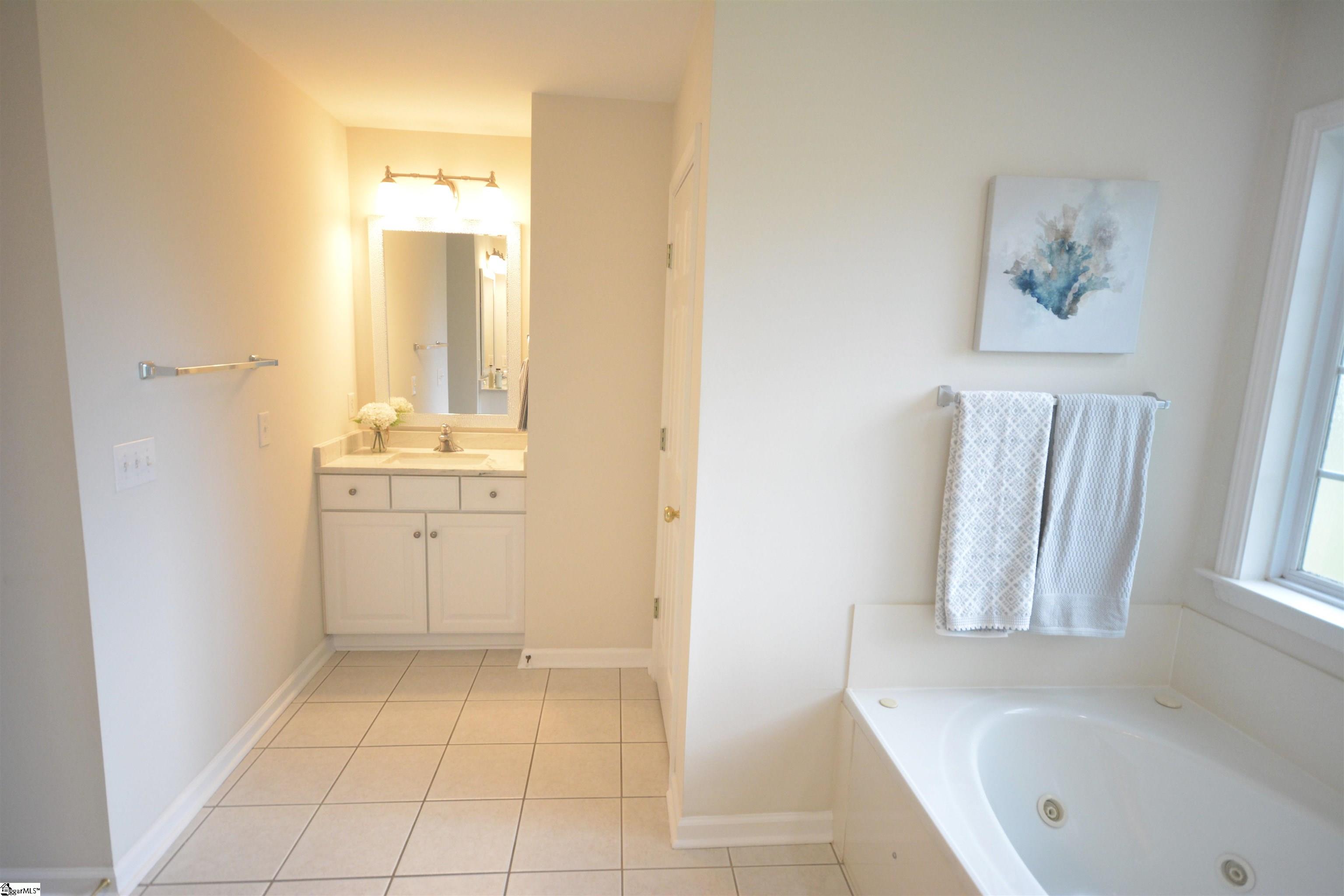 207 Grimes Drive Simpsonville, SC 29681