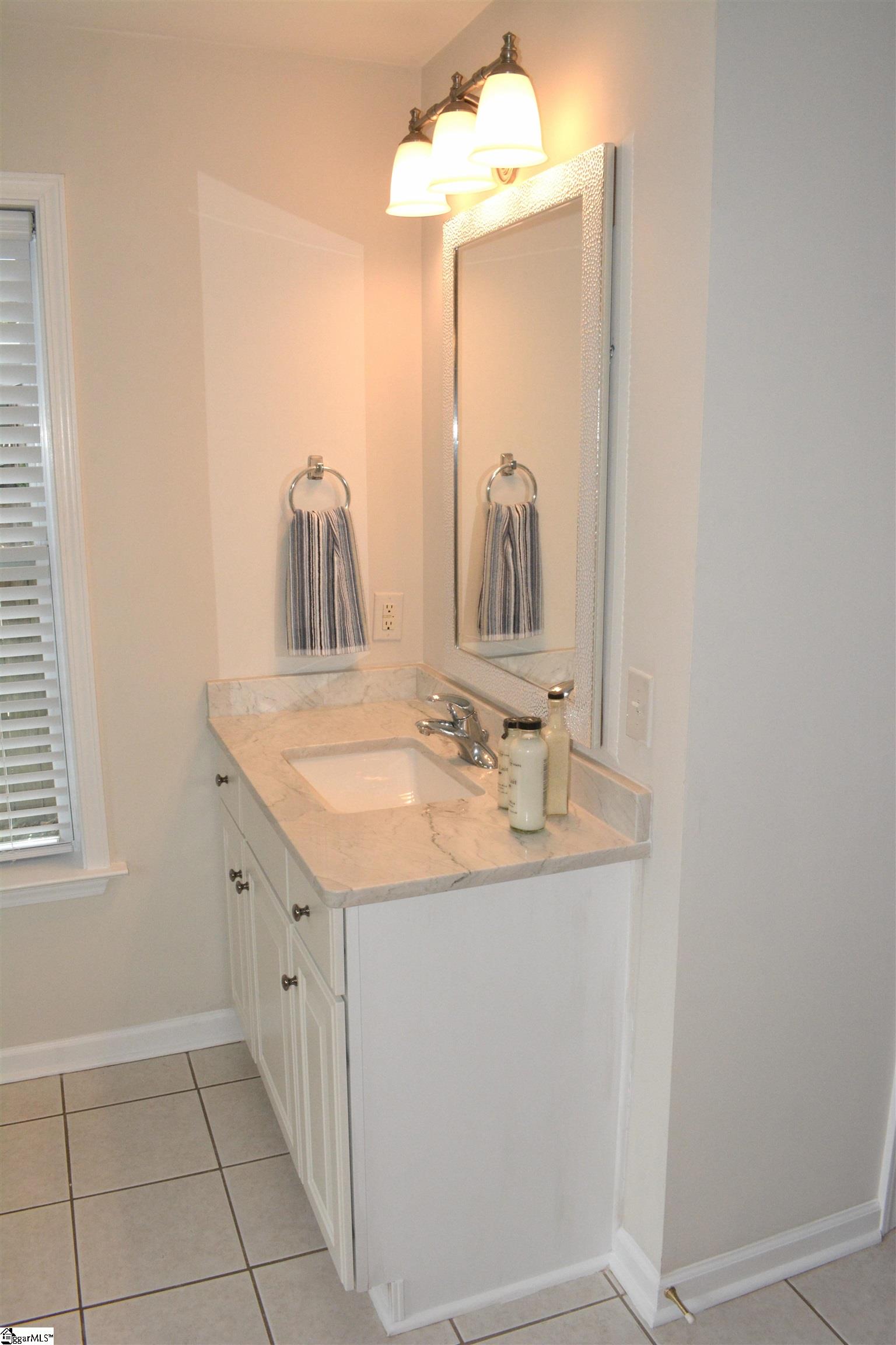 207 Grimes Drive Simpsonville, SC 29681