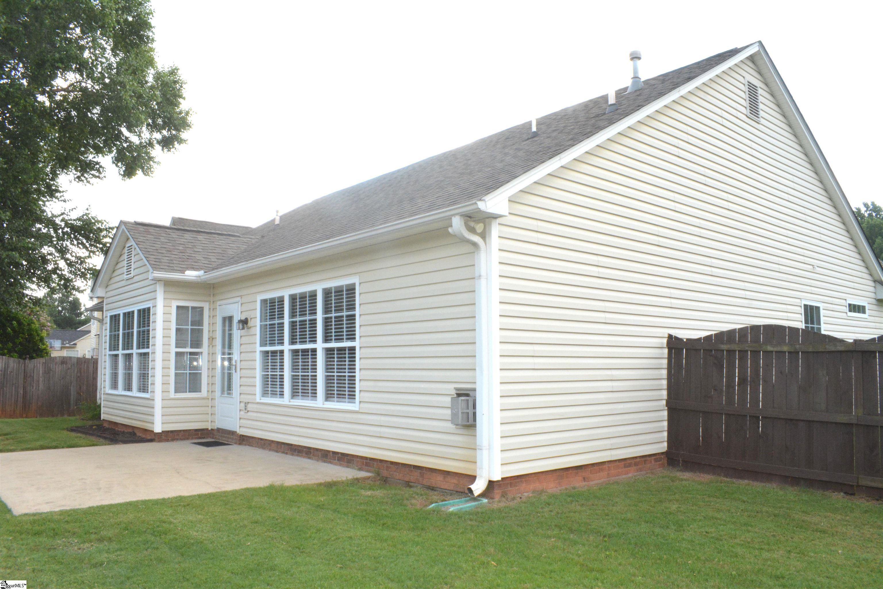 207 Grimes Drive Simpsonville, SC 29681