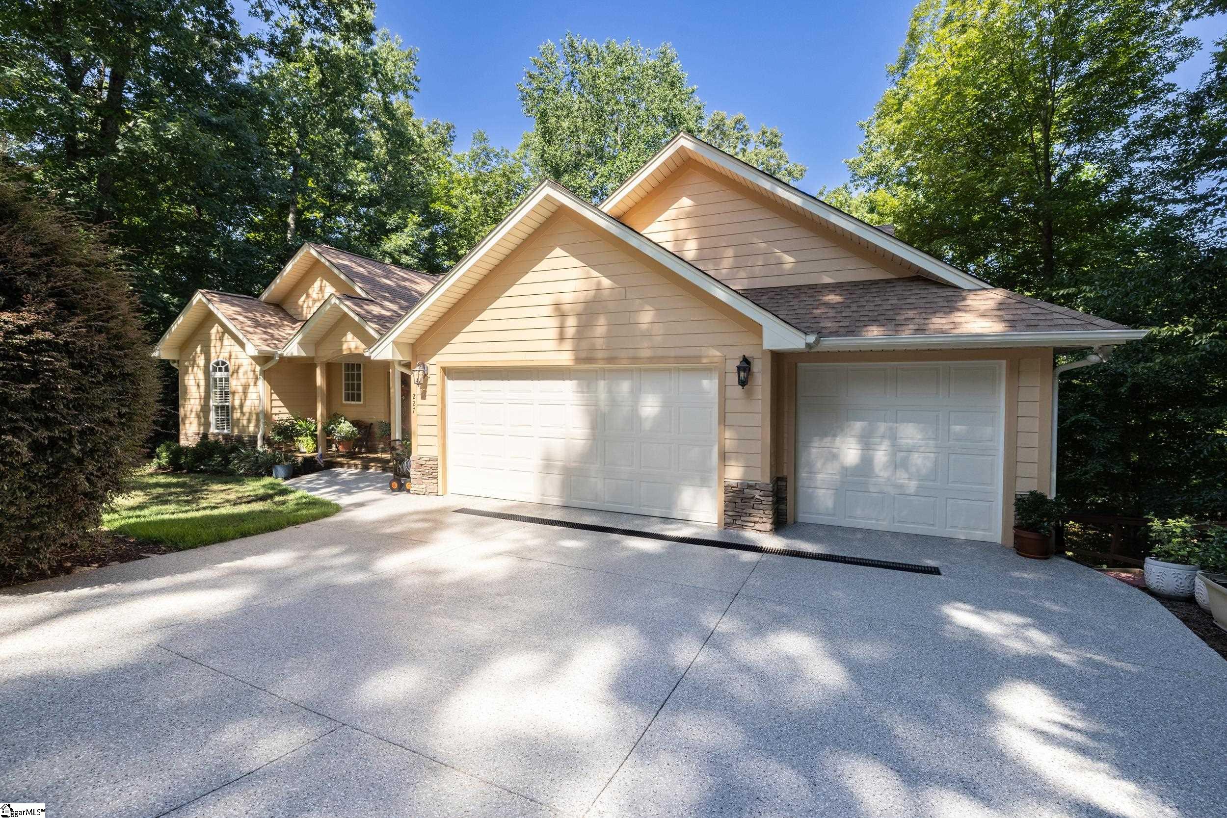 227 Pineneedle Drive Westminster, SC 29693