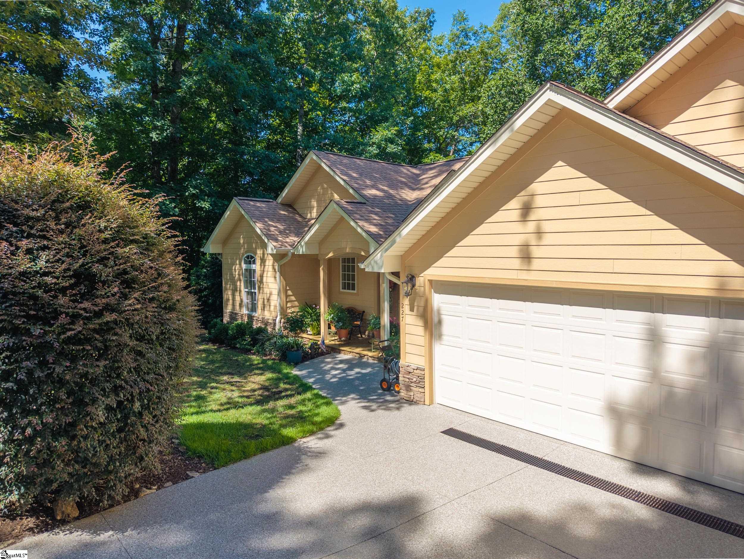 227 Pineneedle Drive Westminster, SC 29693