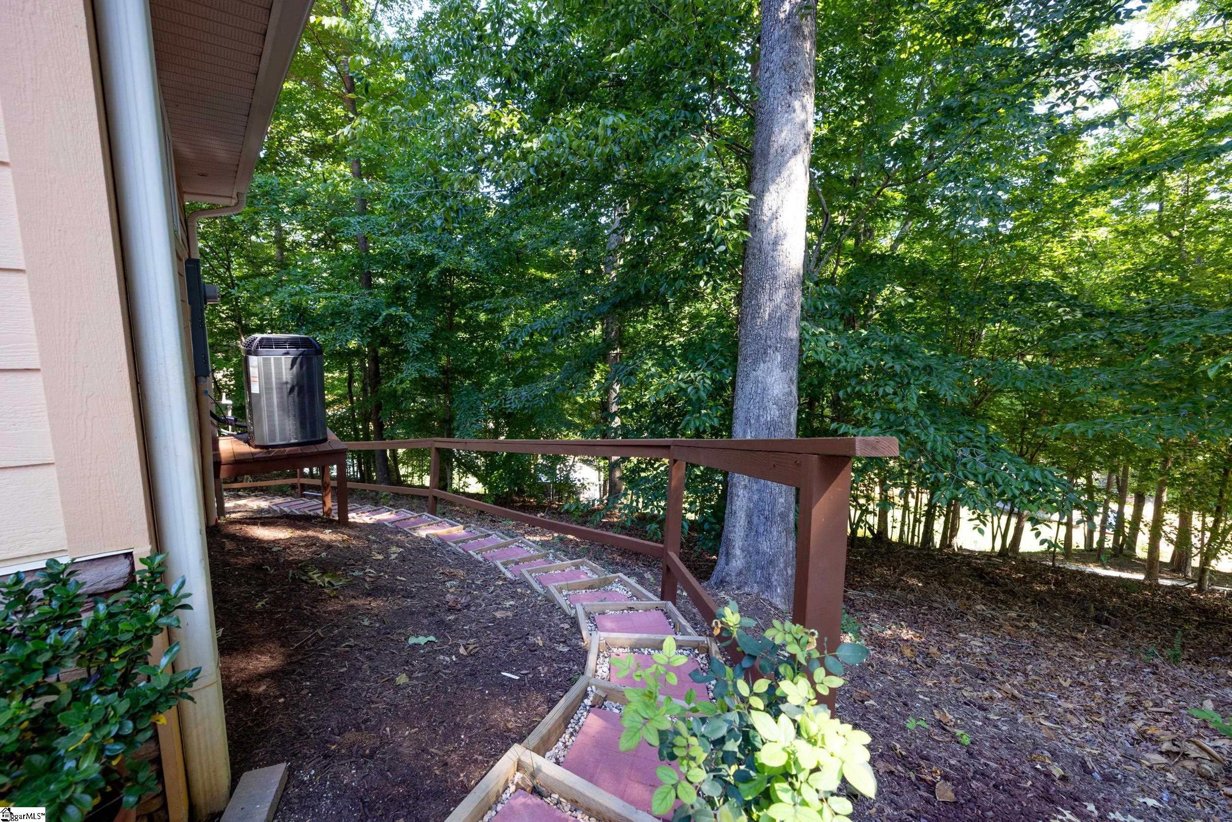 227 Pineneedle Drive Westminster, SC 29693