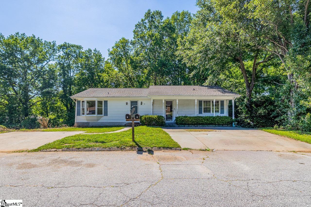 4016 Pebblebrook Court Spartanburg, SC 29301