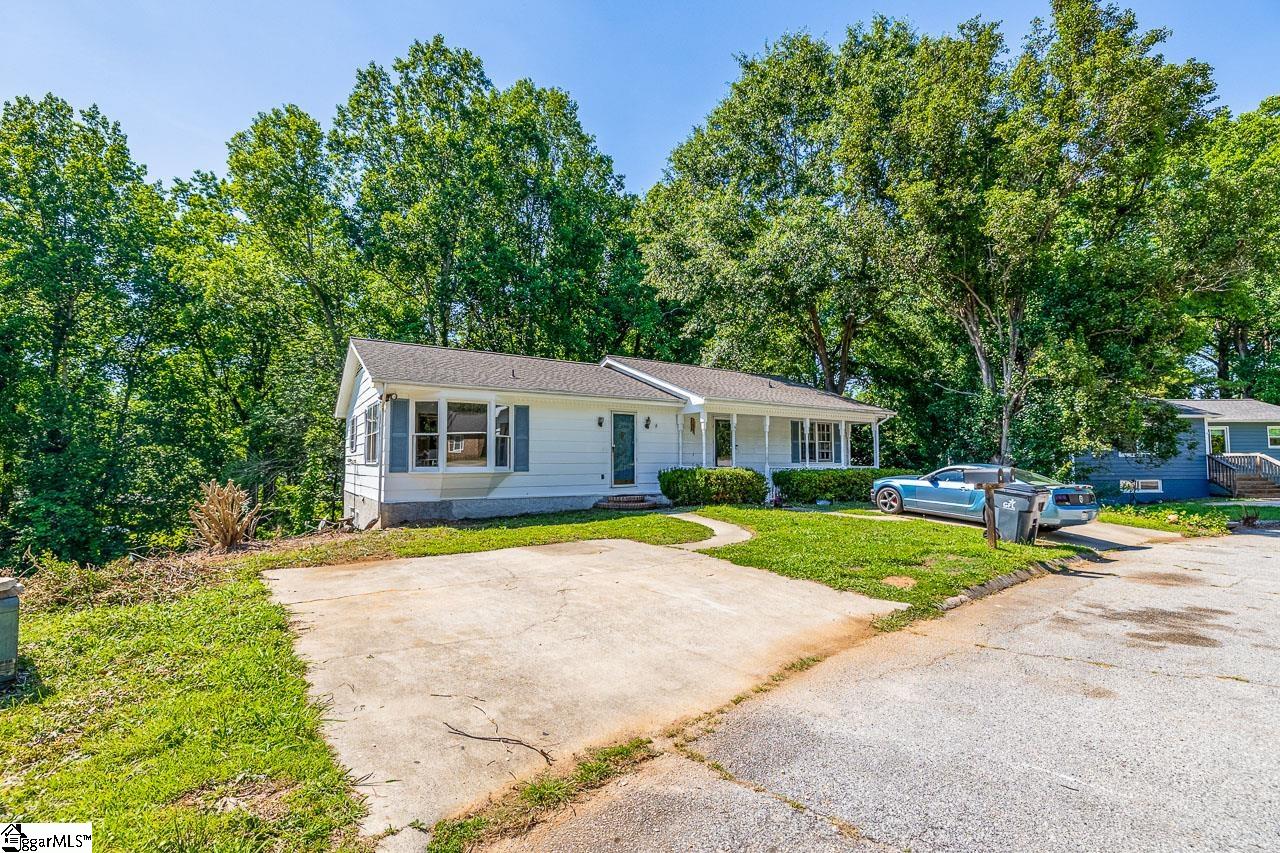 4016 Pebblebrook Court Spartanburg, SC 29301