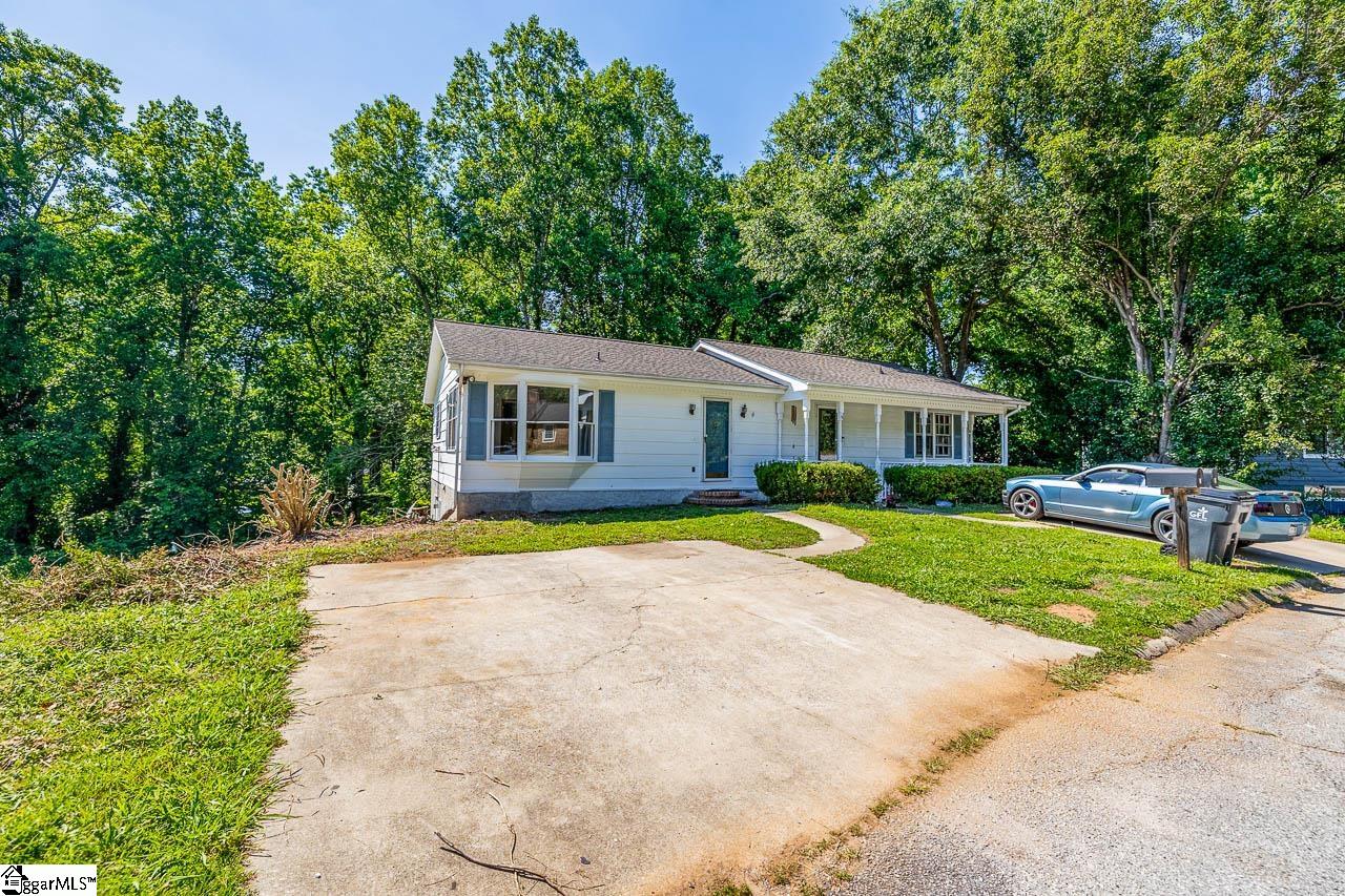 4016 Pebblebrook Court Spartanburg, SC 29301