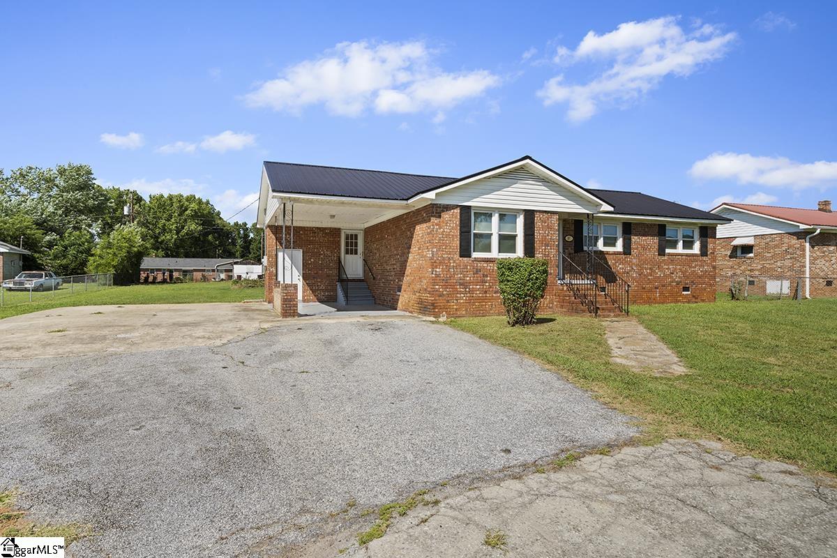 107 Grove Street Clinton, SC 29325