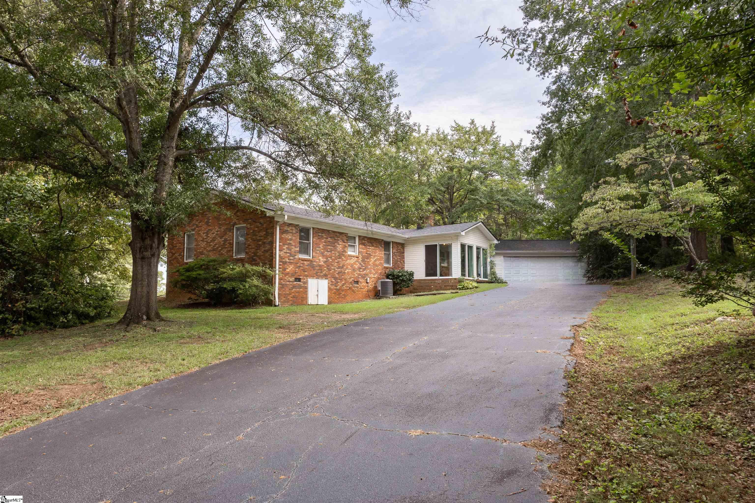 500 W Rutherford Street, Landrum SC 29356