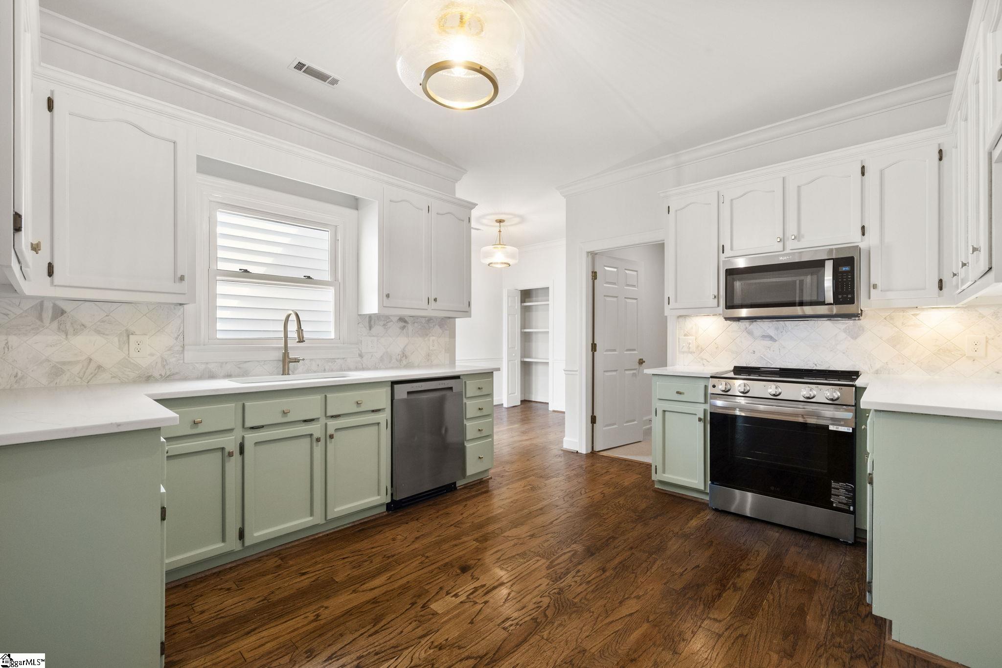 302 Greenview Circle