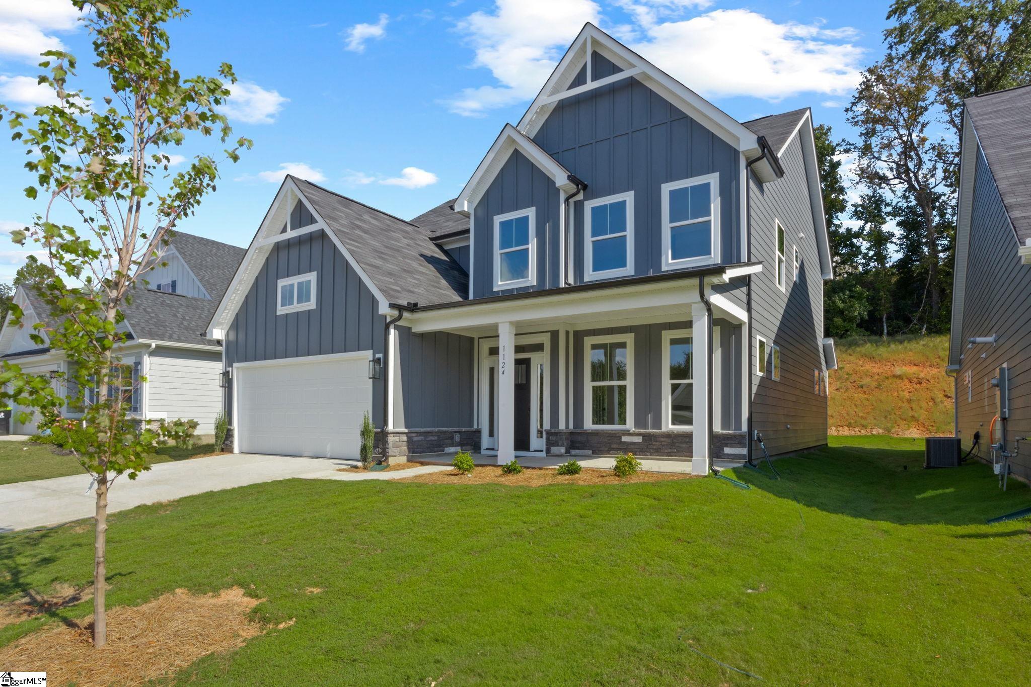 Photo 1 of Single family home for sale at 1124 Stable Wy, Landrum, SC 29356 | MLS# 1598049 | Listing updated on 2026-10-20