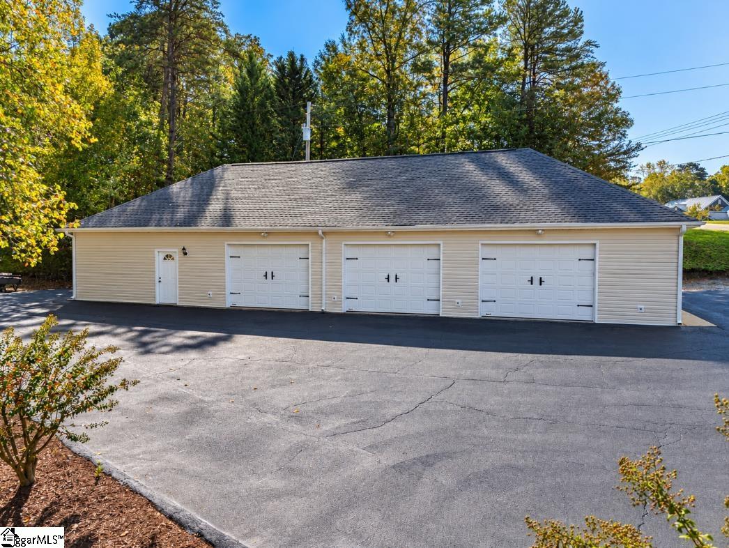 Photo 2 of Single family home for sale at 901 Bennetts Bridge Rd, Greer, SC 29651 | MLS# 1598121 | Listing updated on 2026-10-20