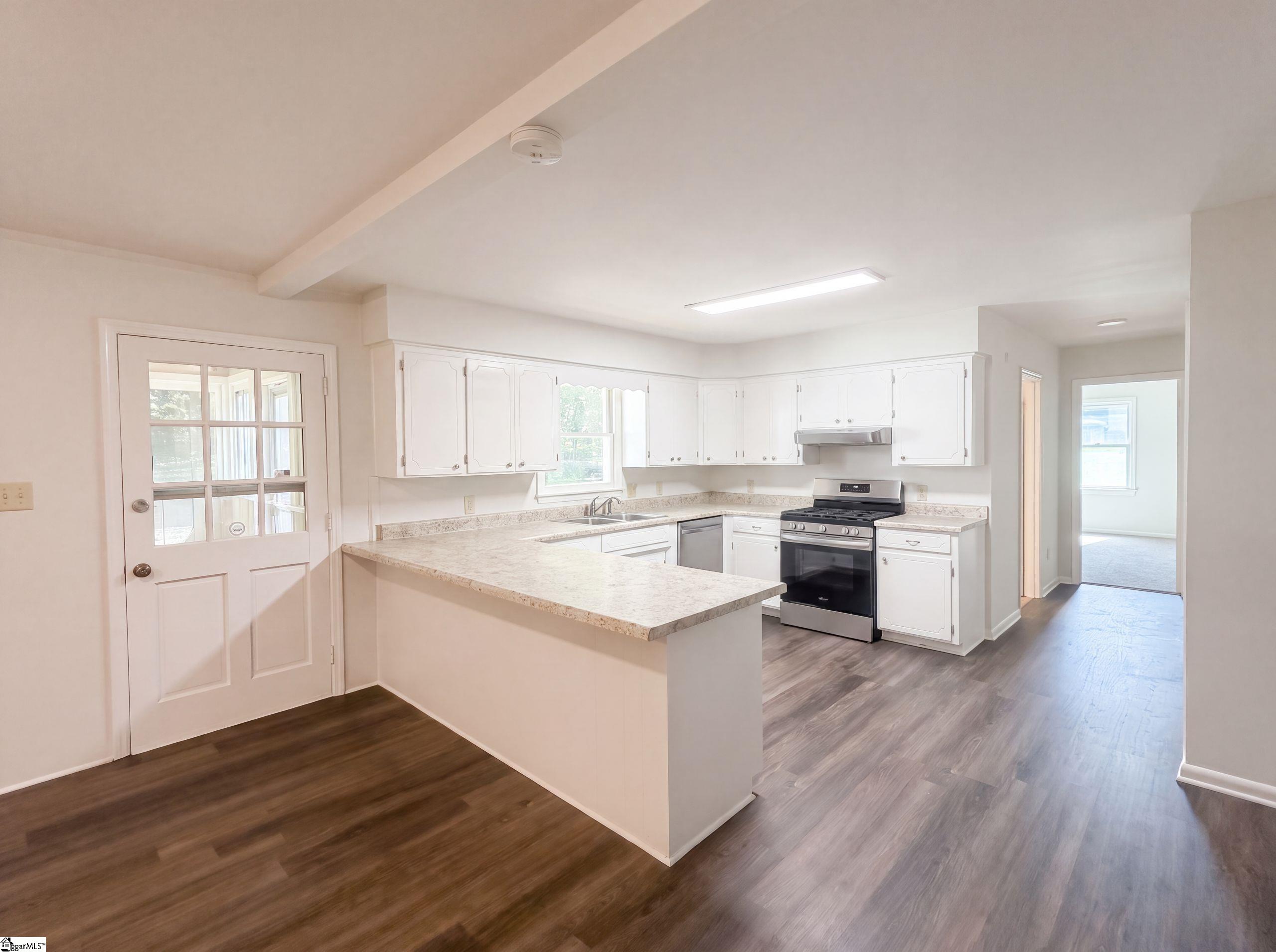 604 Meadowbrook Drive Spartanburg, SC 29307