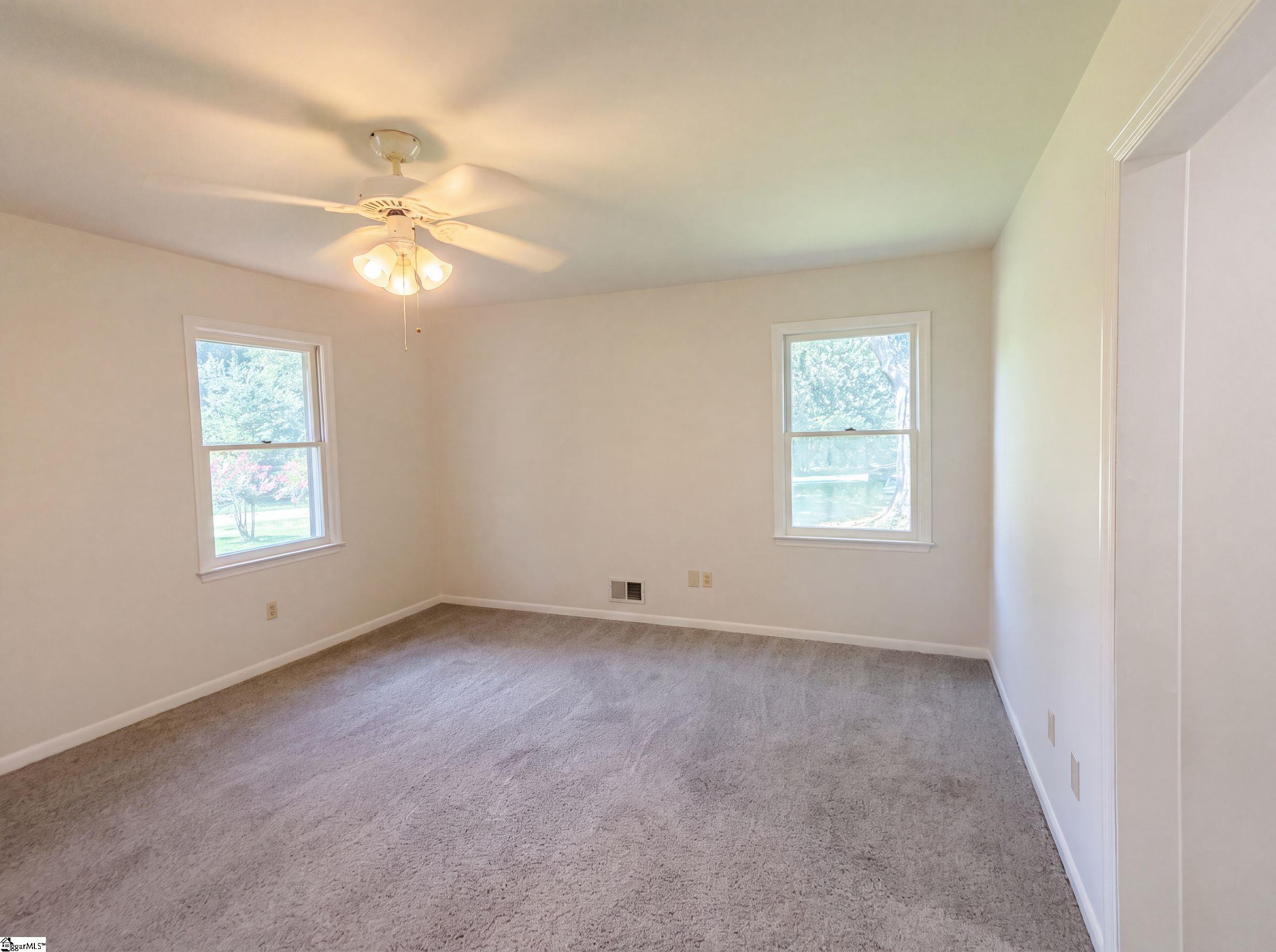 604 Meadowbrook Drive Spartanburg, SC 29307