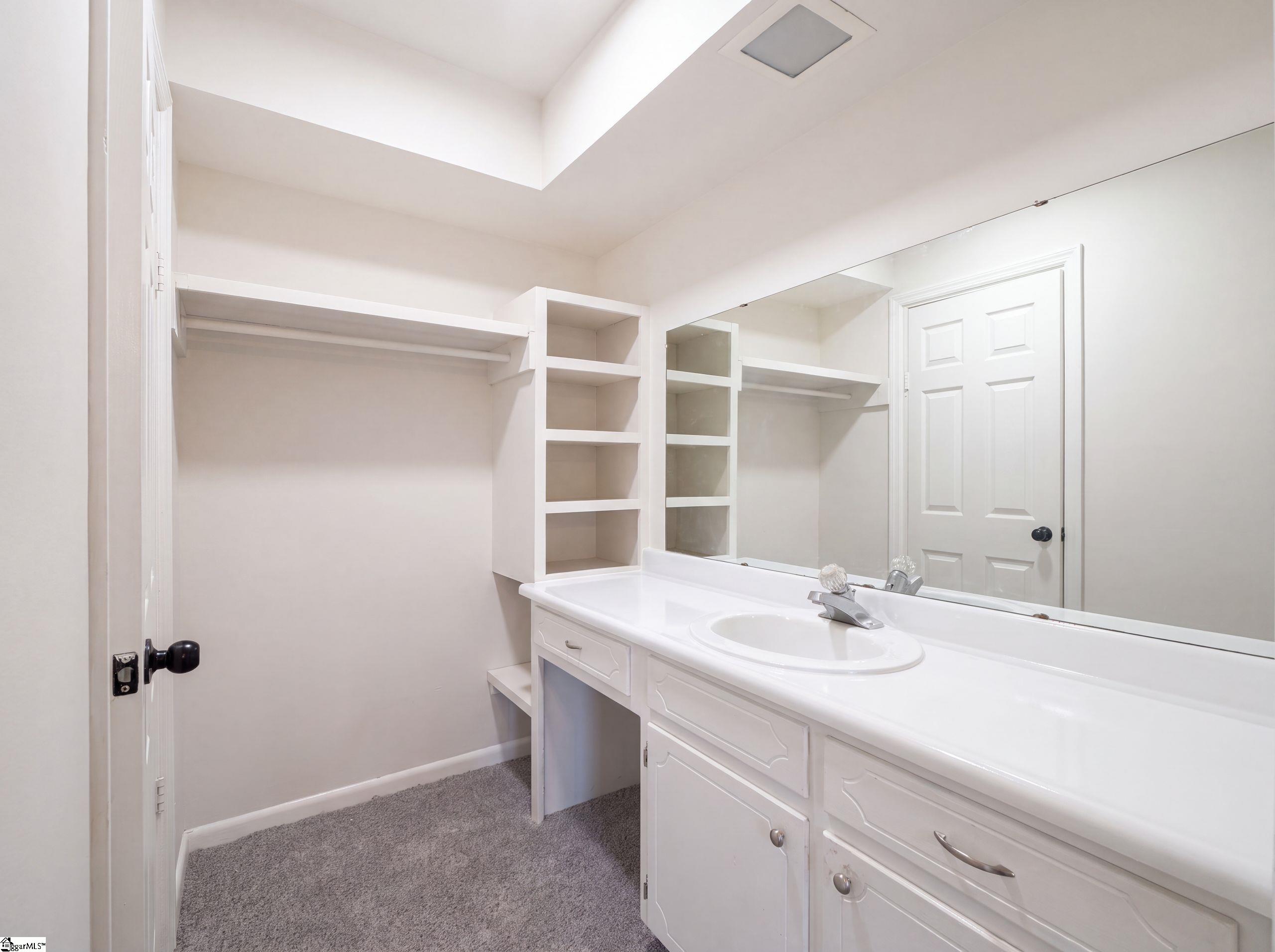 604 Meadowbrook Drive Spartanburg, SC 29307