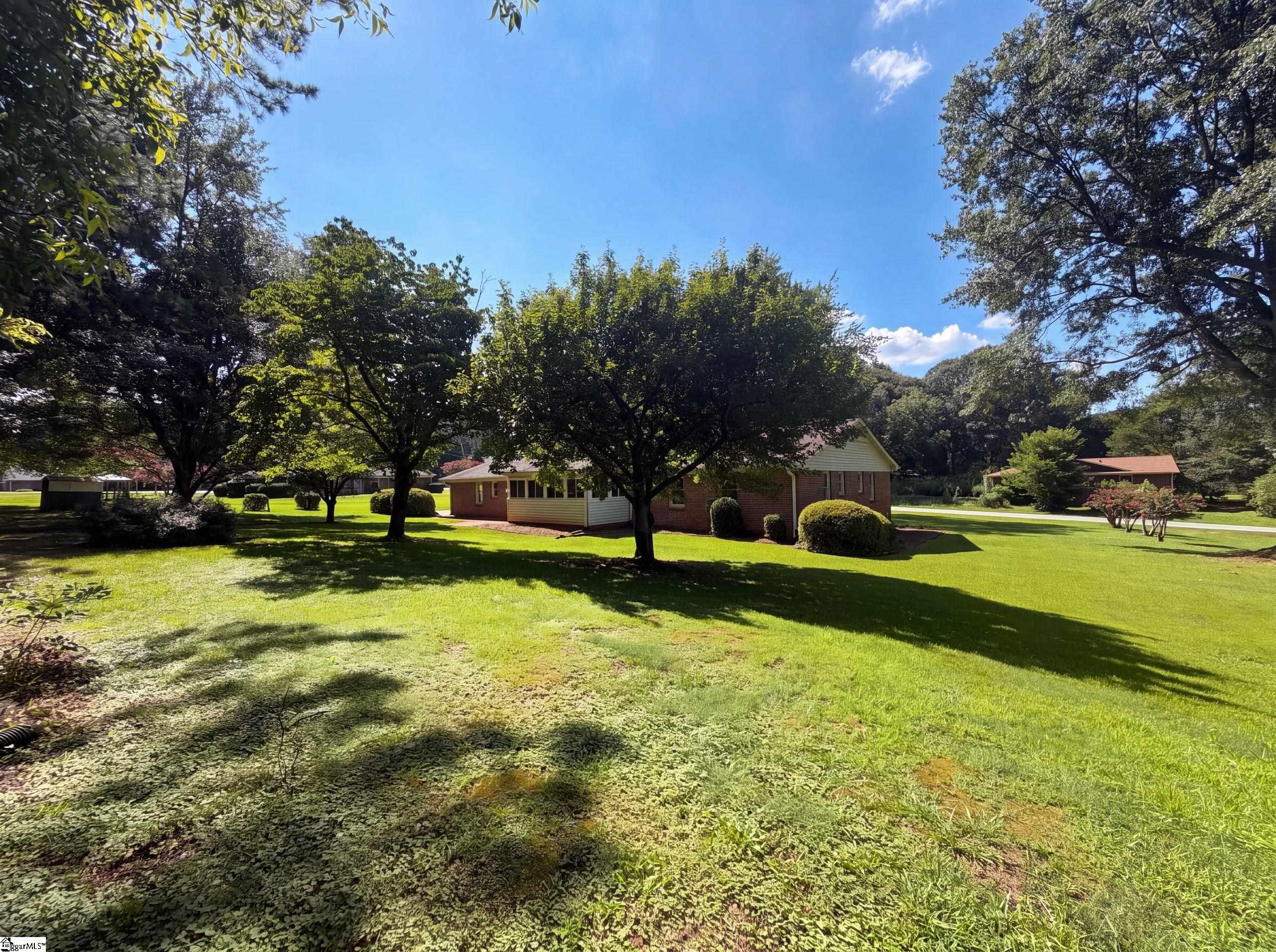 604 Meadowbrook Drive Spartanburg, SC 29307
