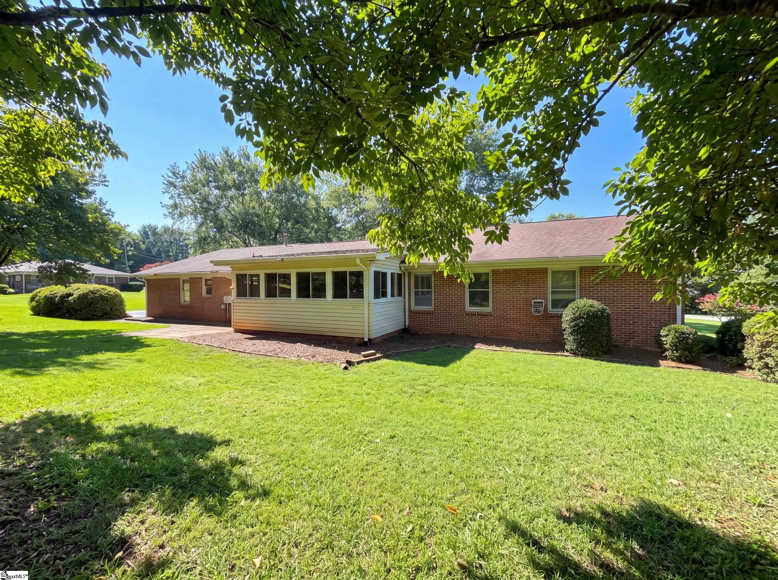 604 Meadowbrook Drive Spartanburg, SC 29307