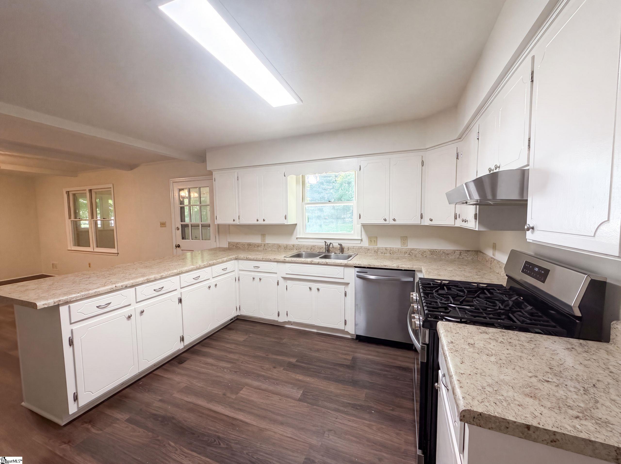 604 Meadowbrook Drive Spartanburg, SC 29307