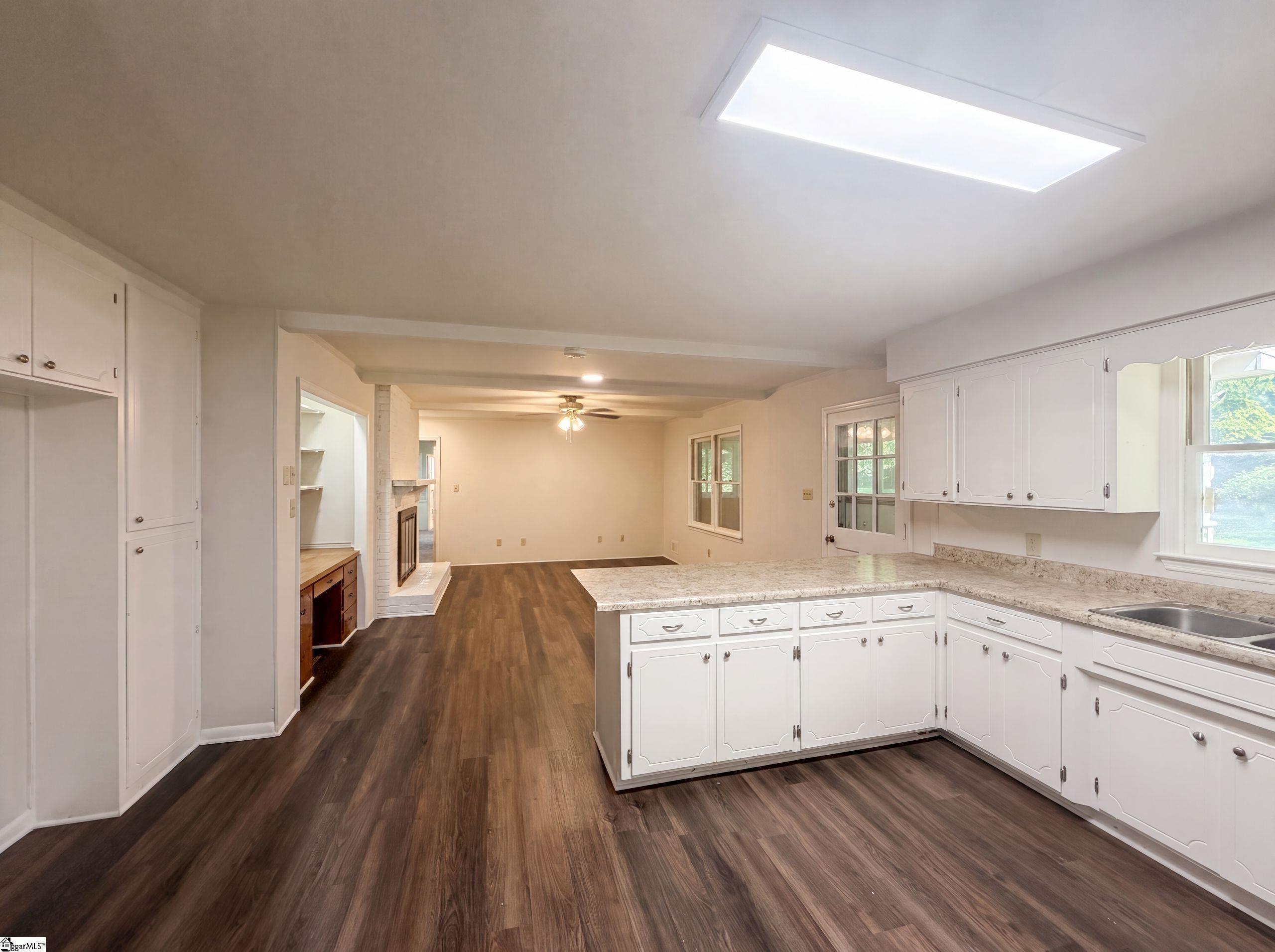 604 Meadowbrook Drive Spartanburg, SC 29307