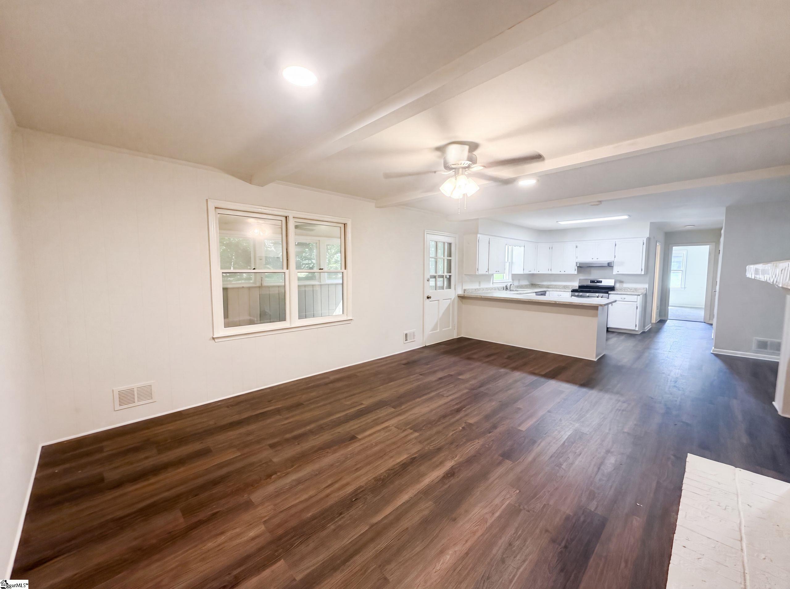 604 Meadowbrook Drive Spartanburg, SC 29307