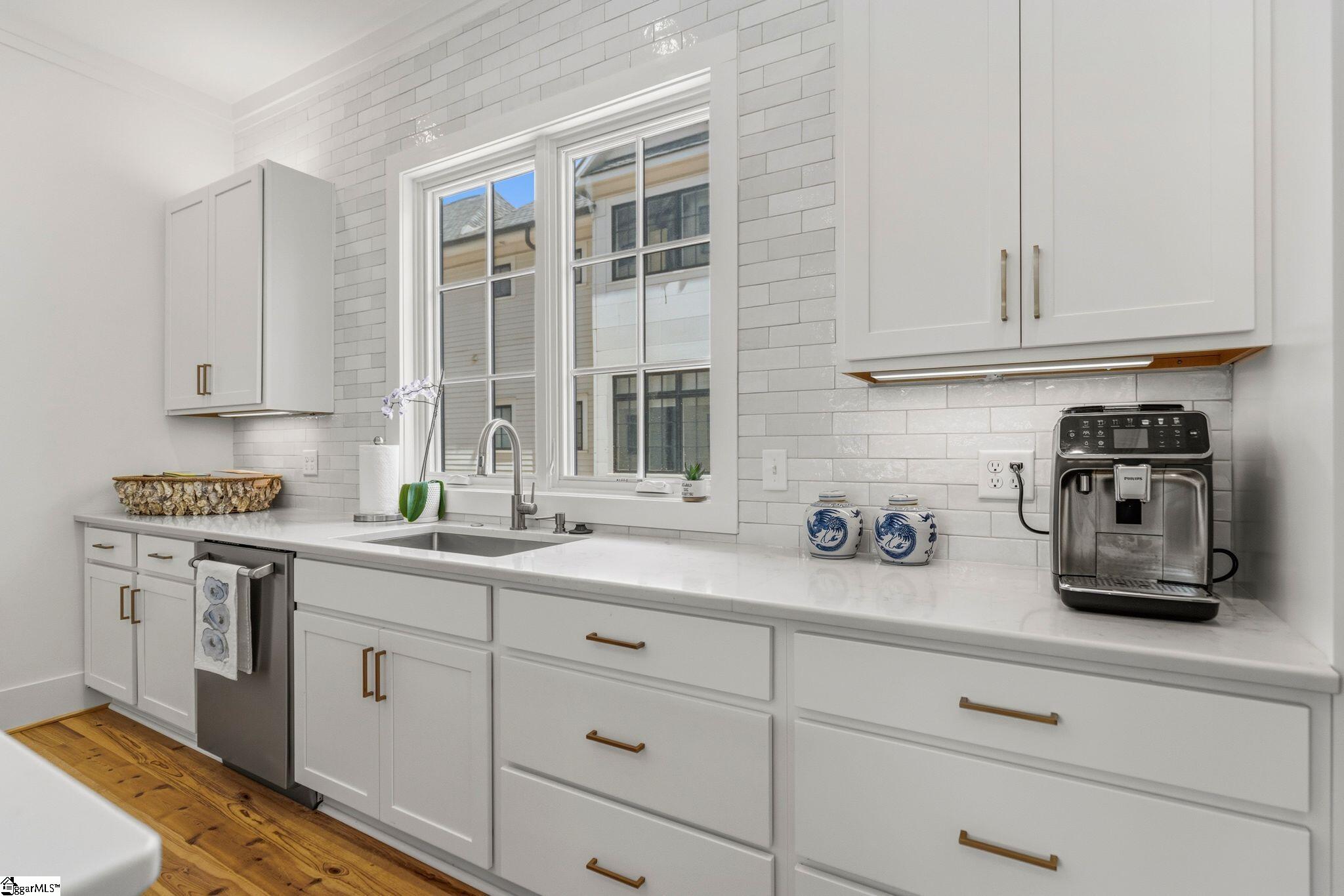 24 Claussen Avenue Greenville, SC 29601-3848