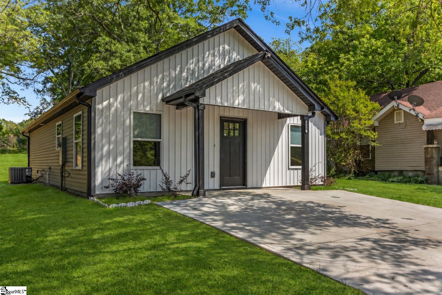 561 Bee Street Spartanburg, SC 29301